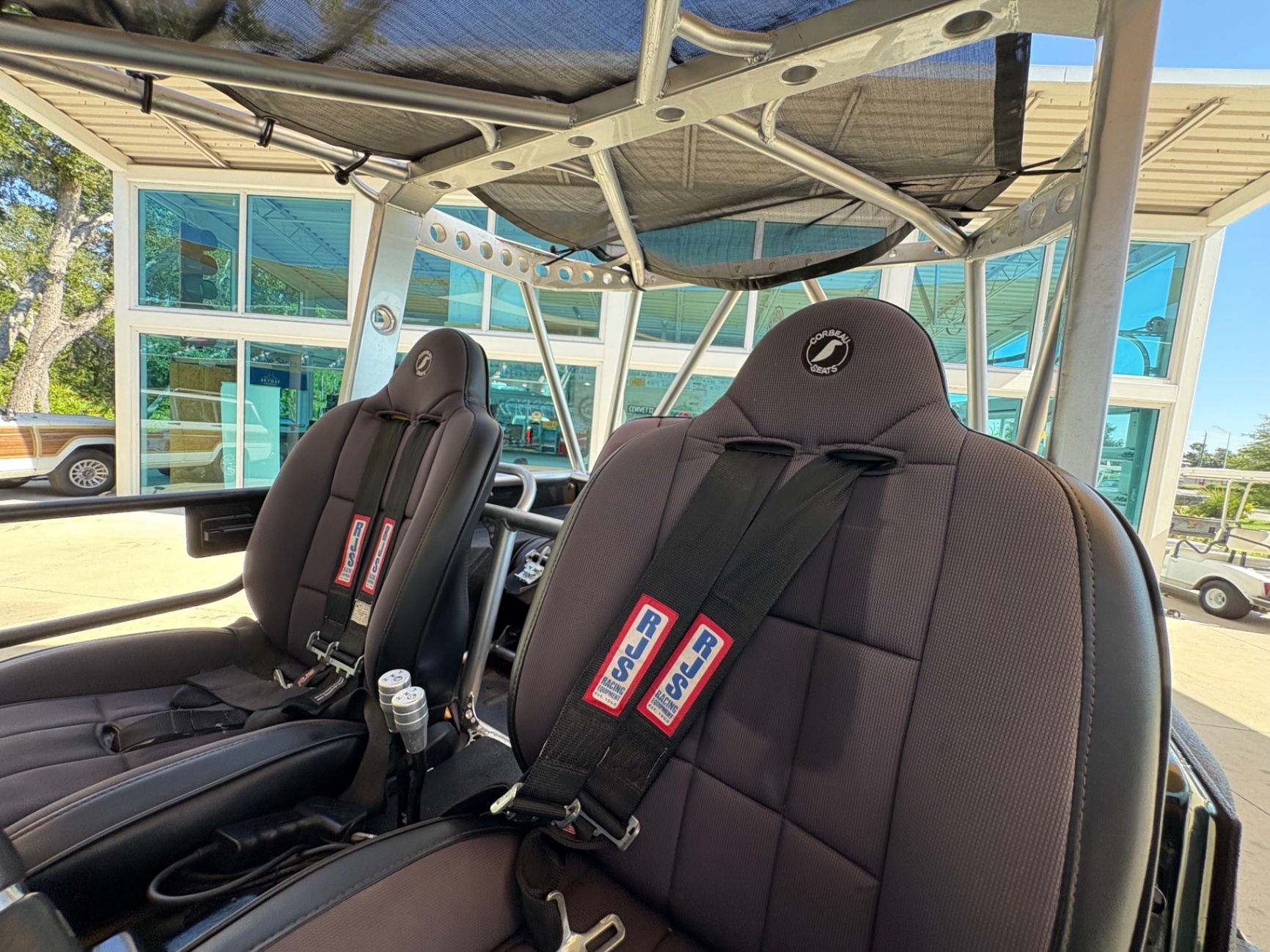 Vehicle photo 33