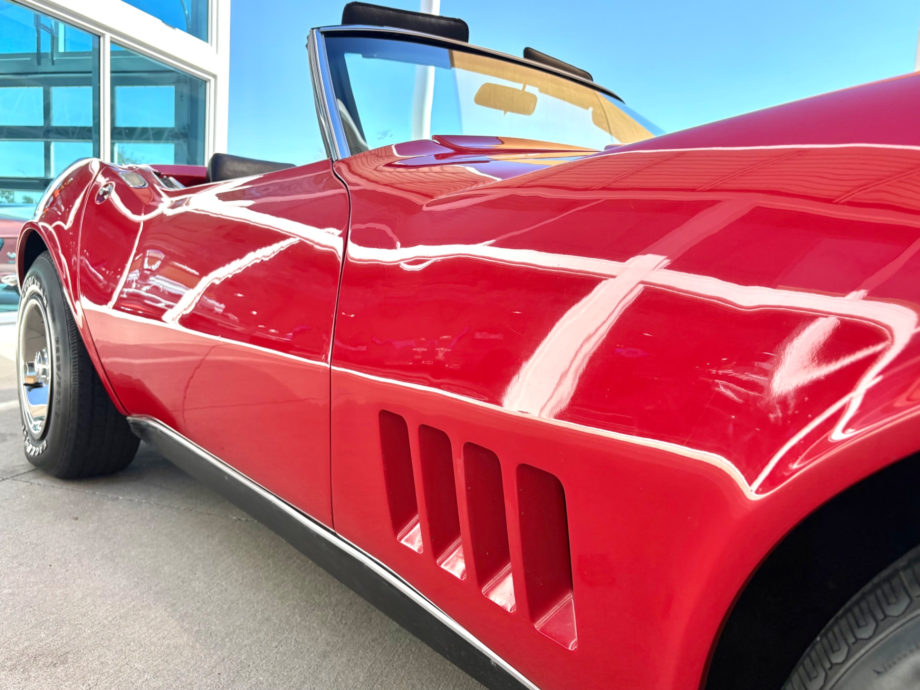 Vehicle photo 17
