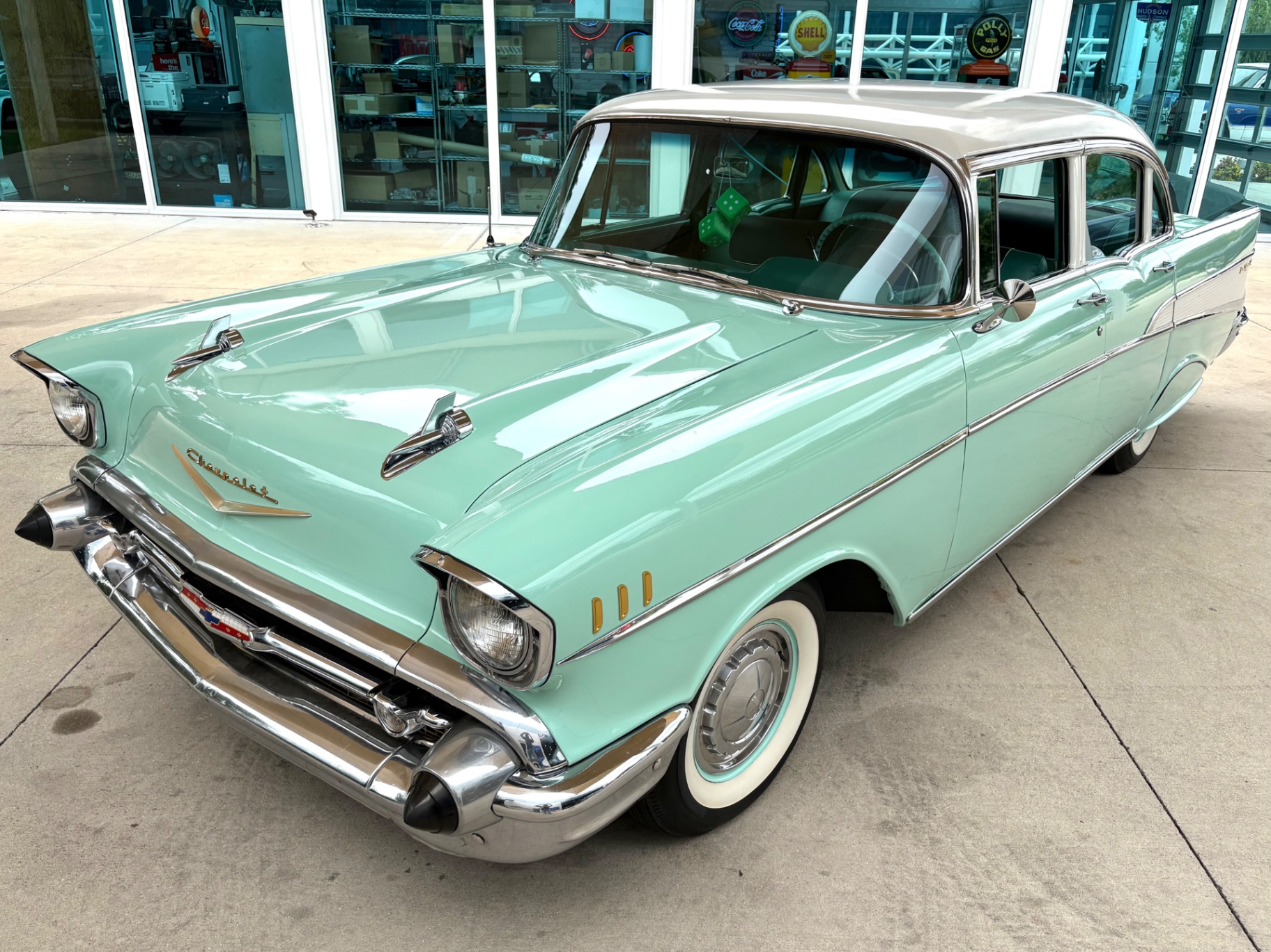 Vehicle photo 20