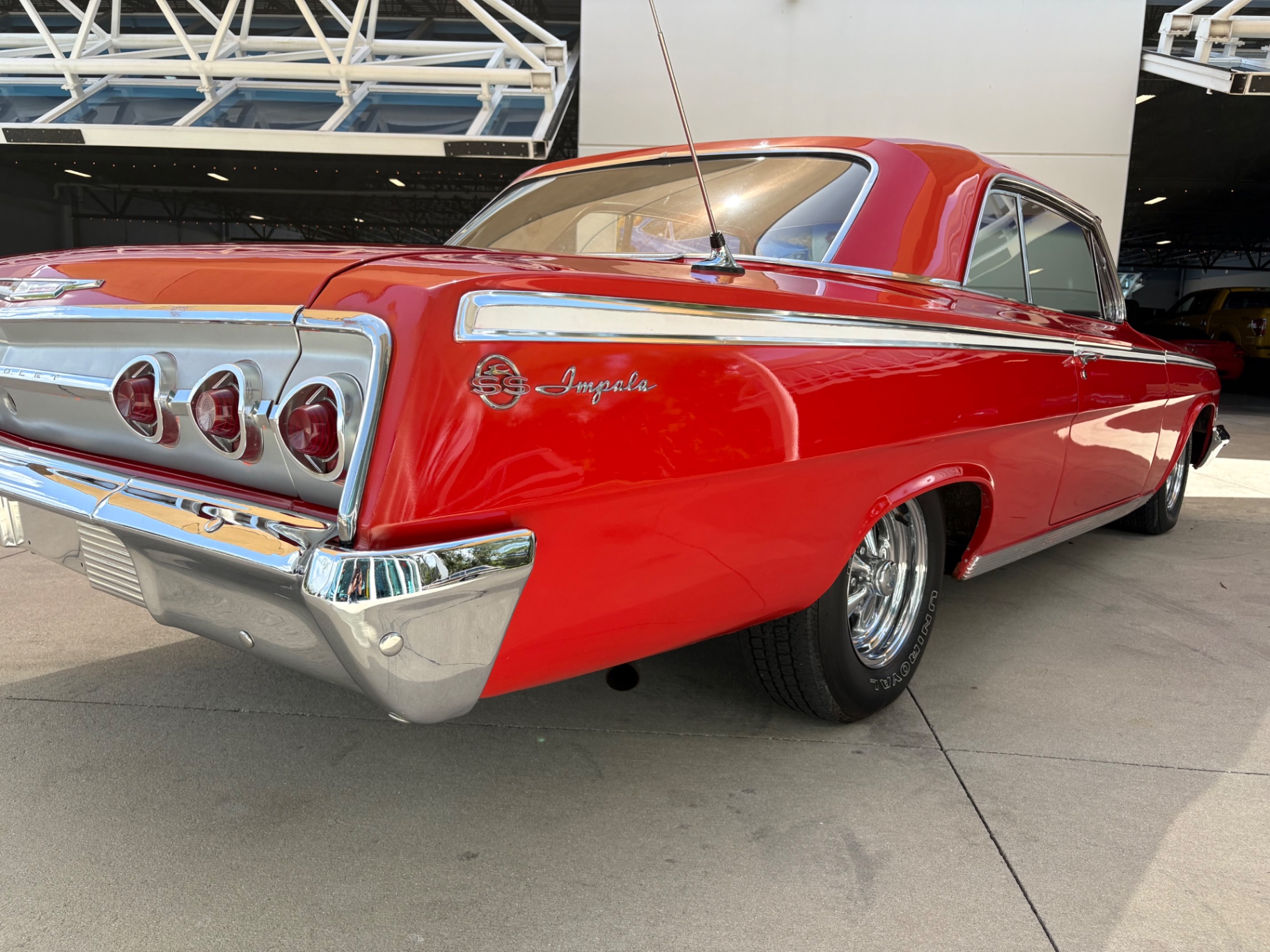Vehicle photo 17