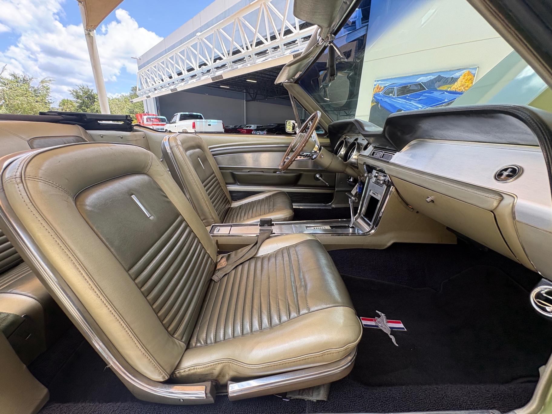 Vehicle photo 46