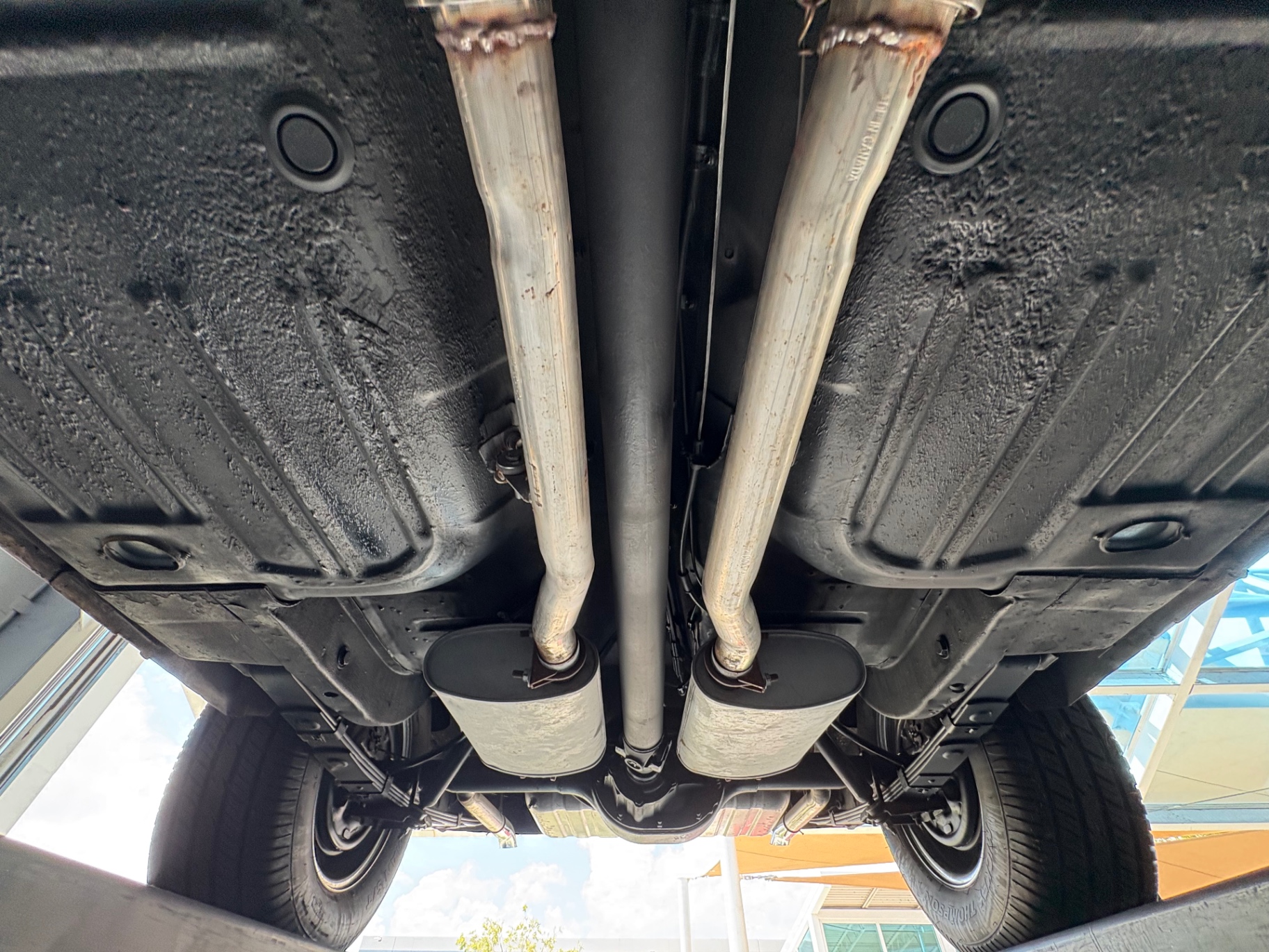 Vehicle photo 52
