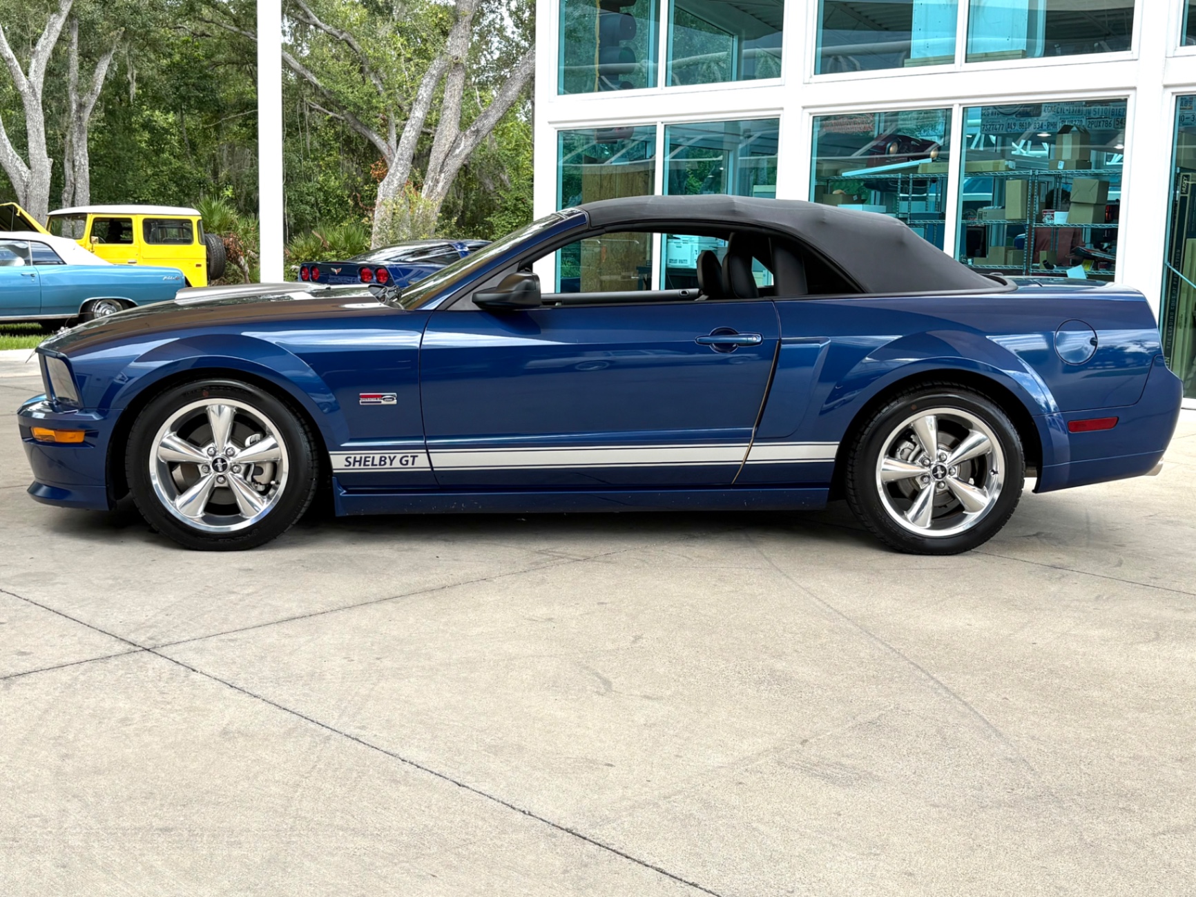 Vehicle photo 24