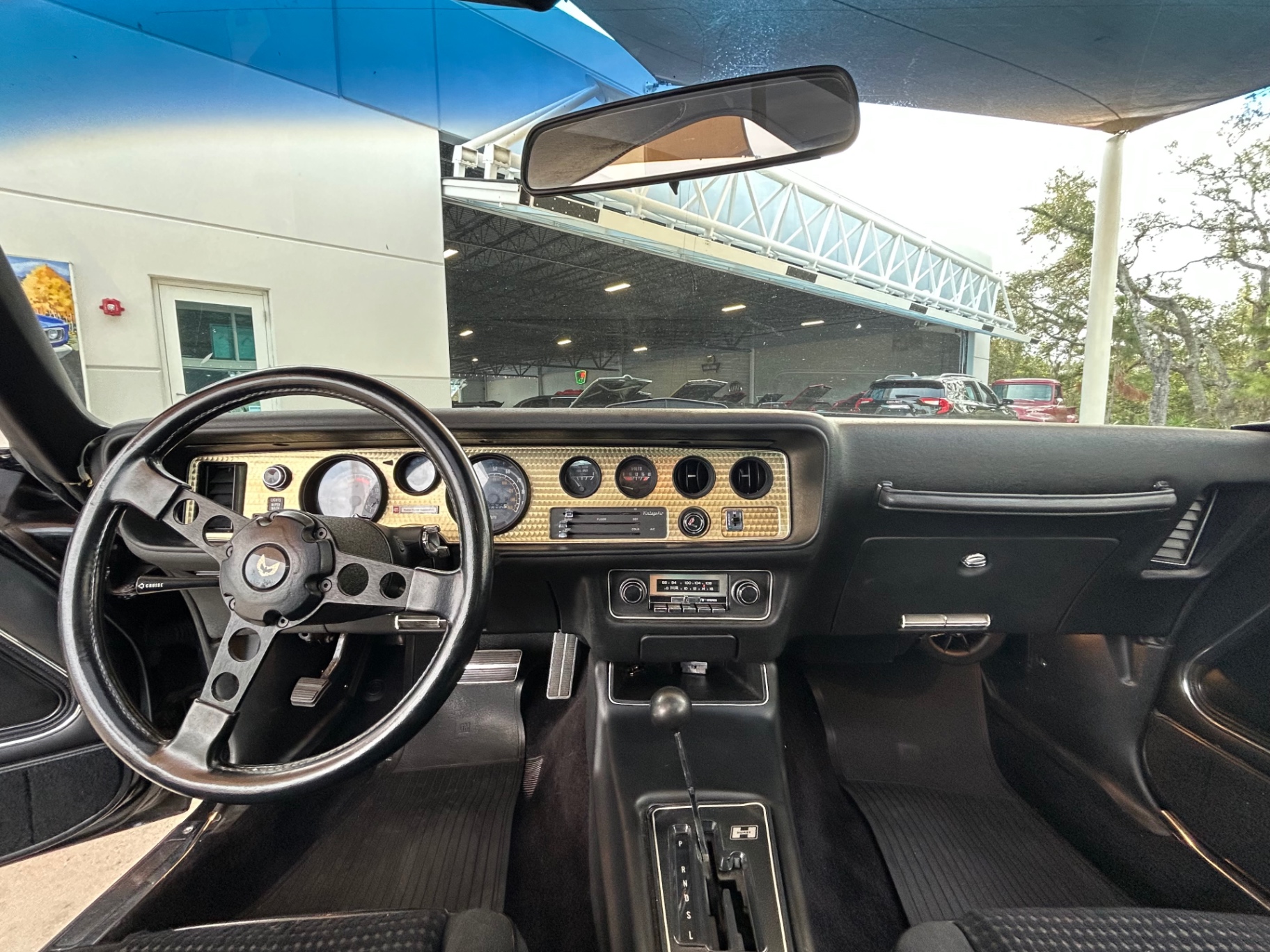 Vehicle photo 46