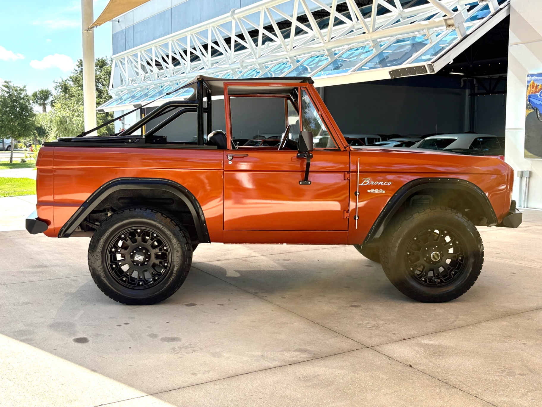 Vehicle photo 4
