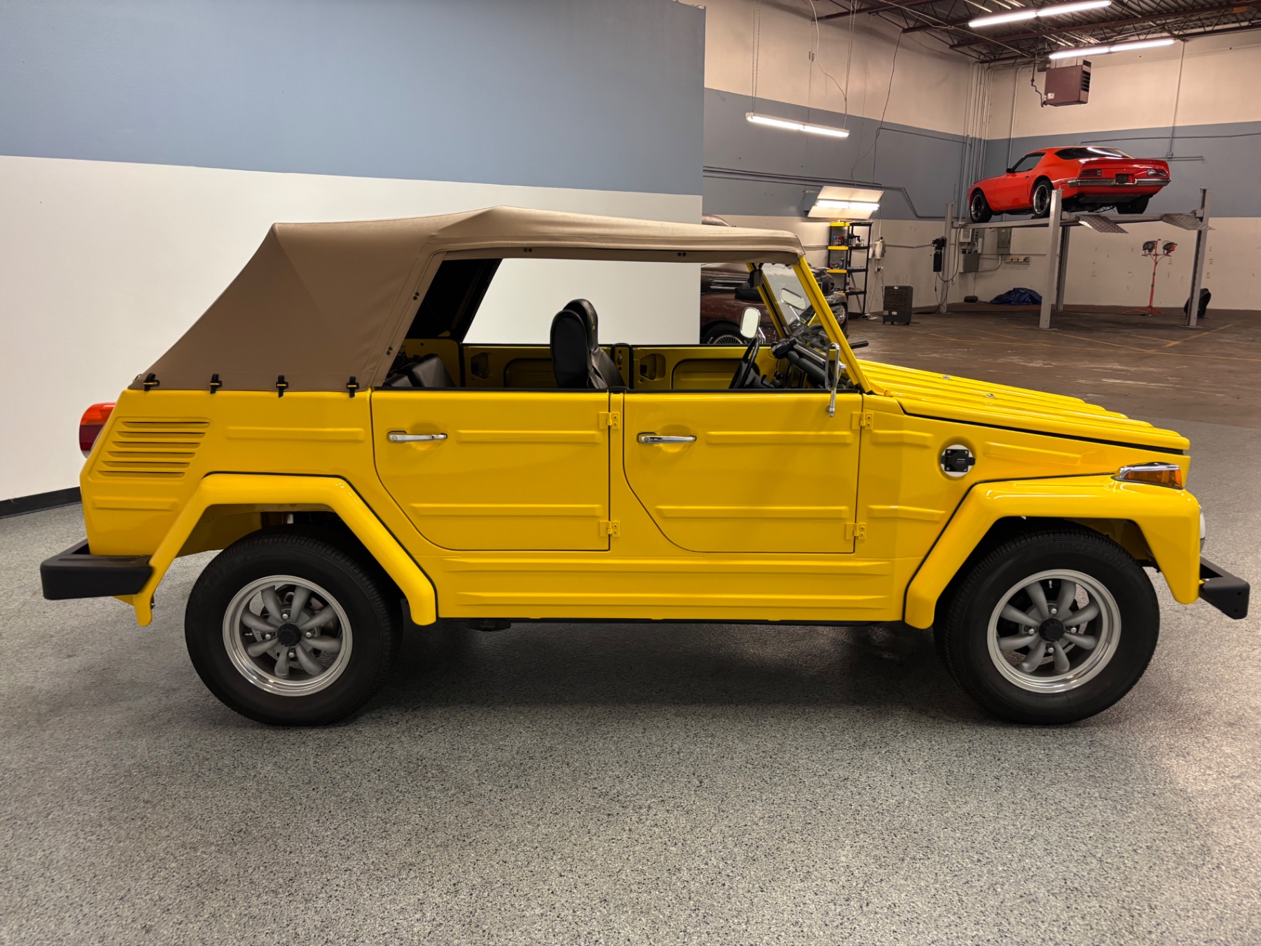 Vehicle photo 8