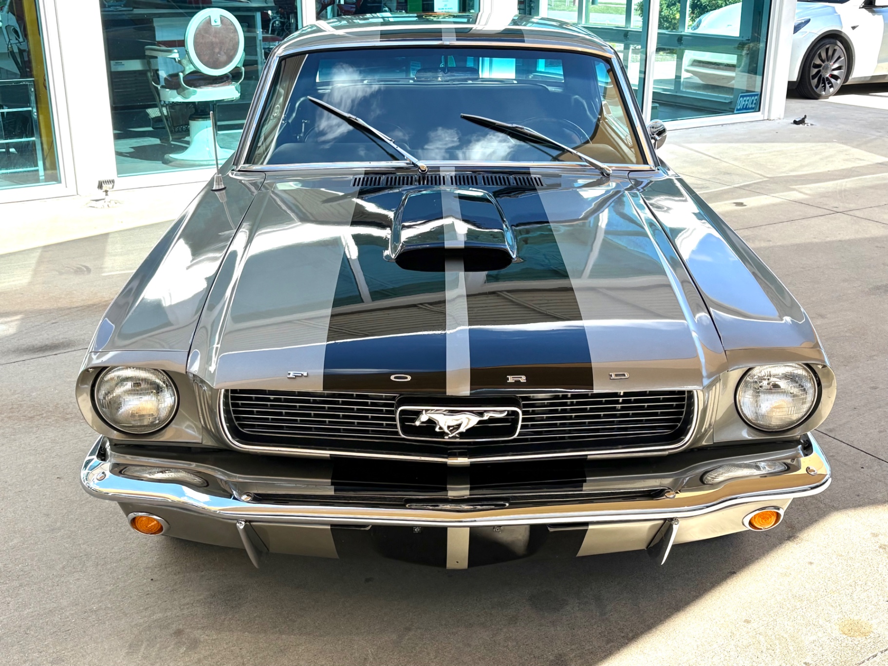 Vehicle photo 3
