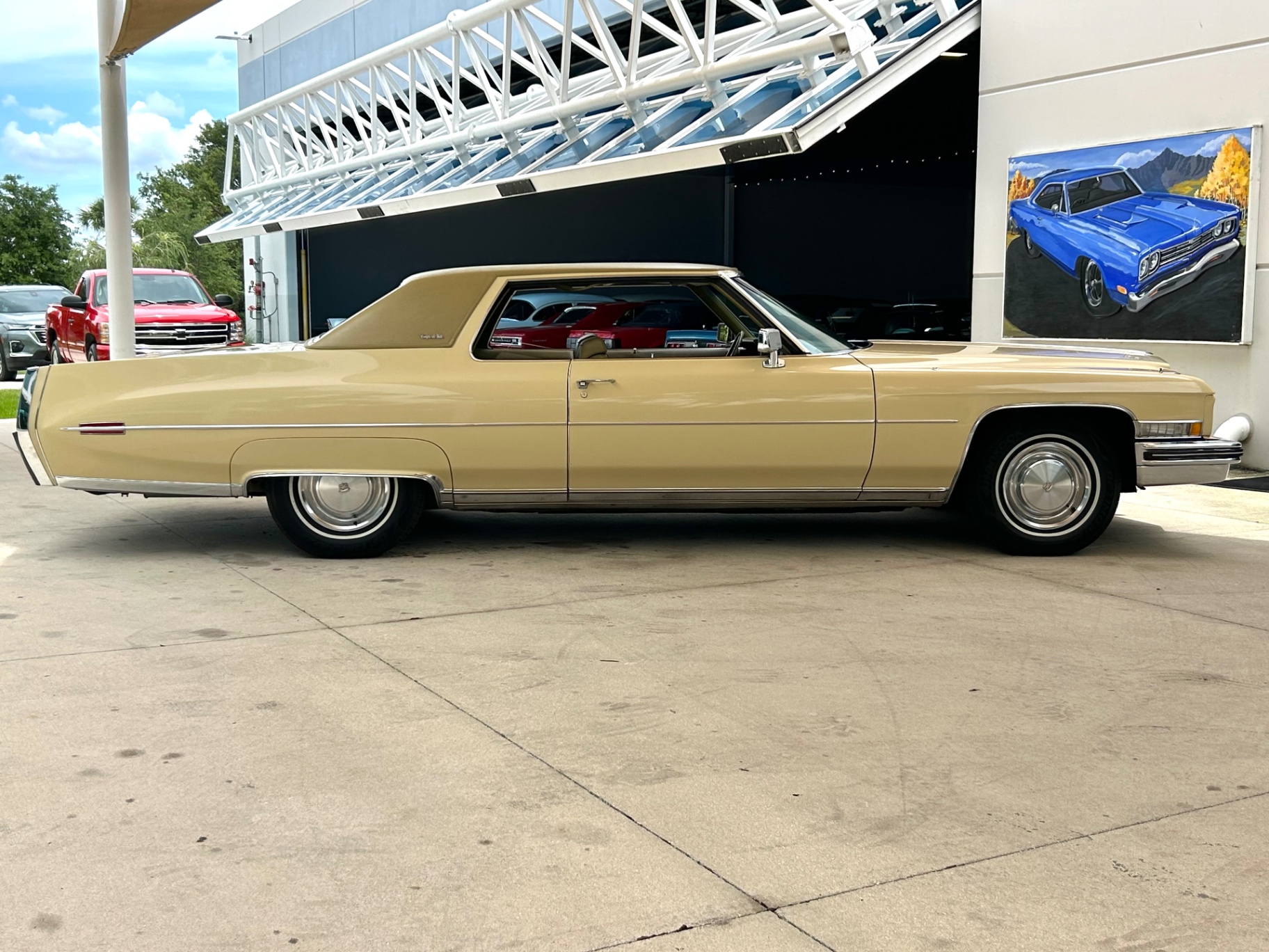 Vehicle photo 4