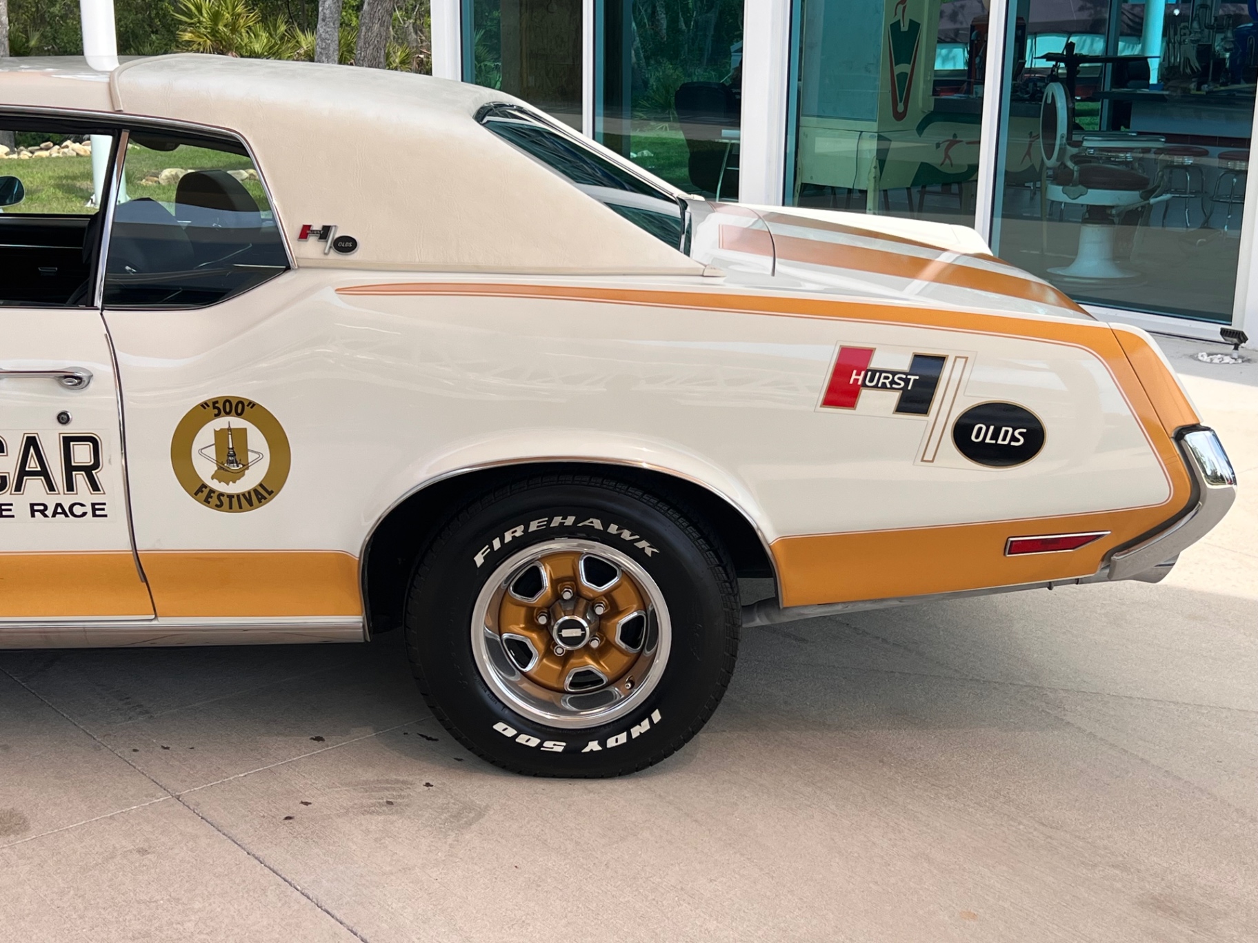 Vehicle photo 7