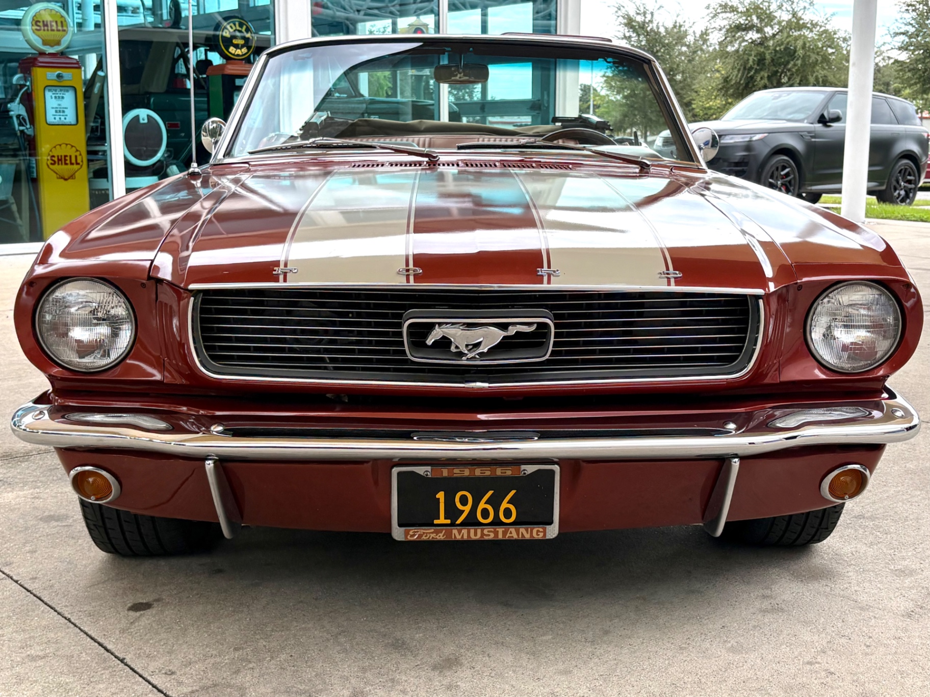 Vehicle photo 2