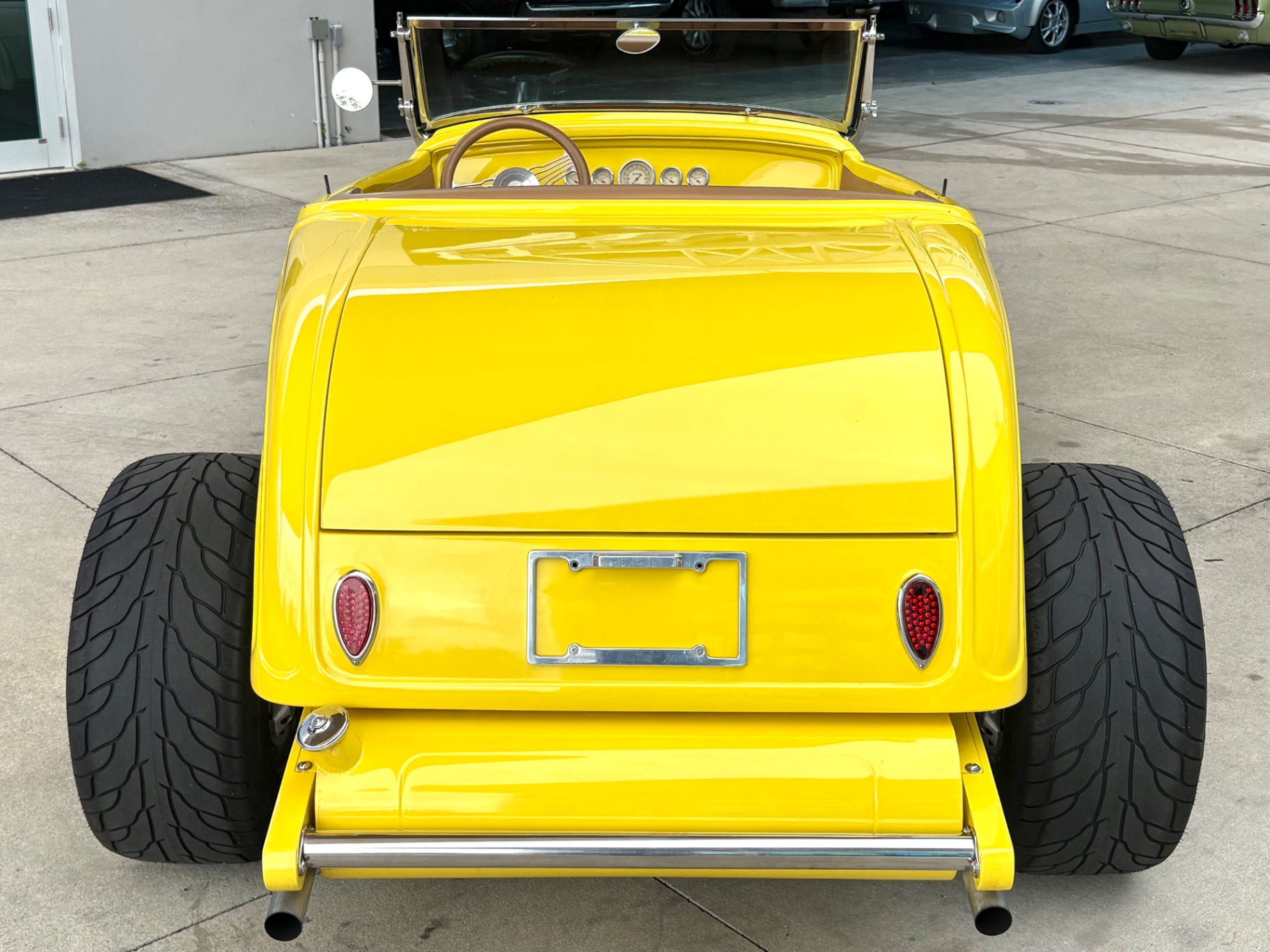 Vehicle photo 8