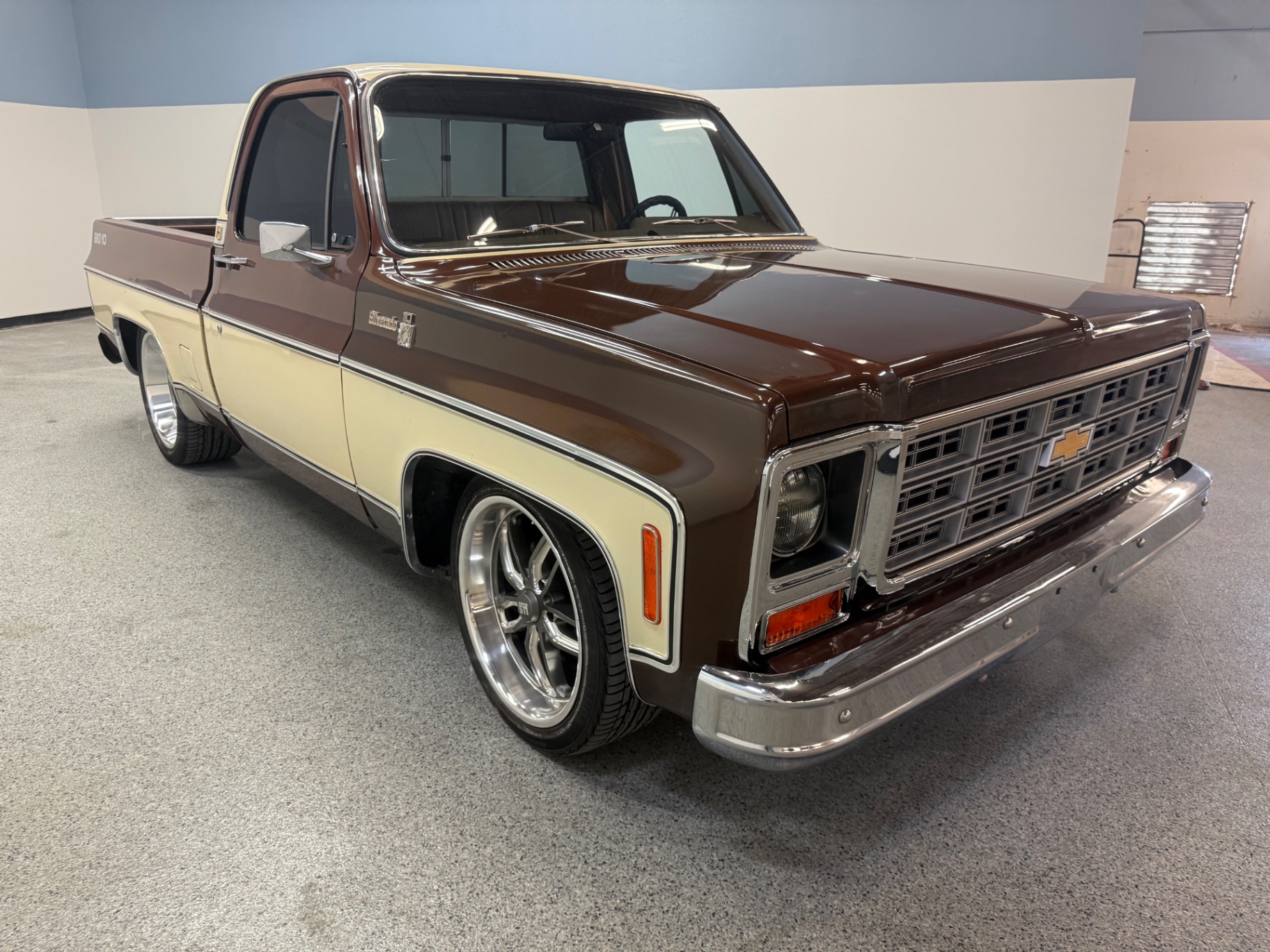 Vehicle photo 10