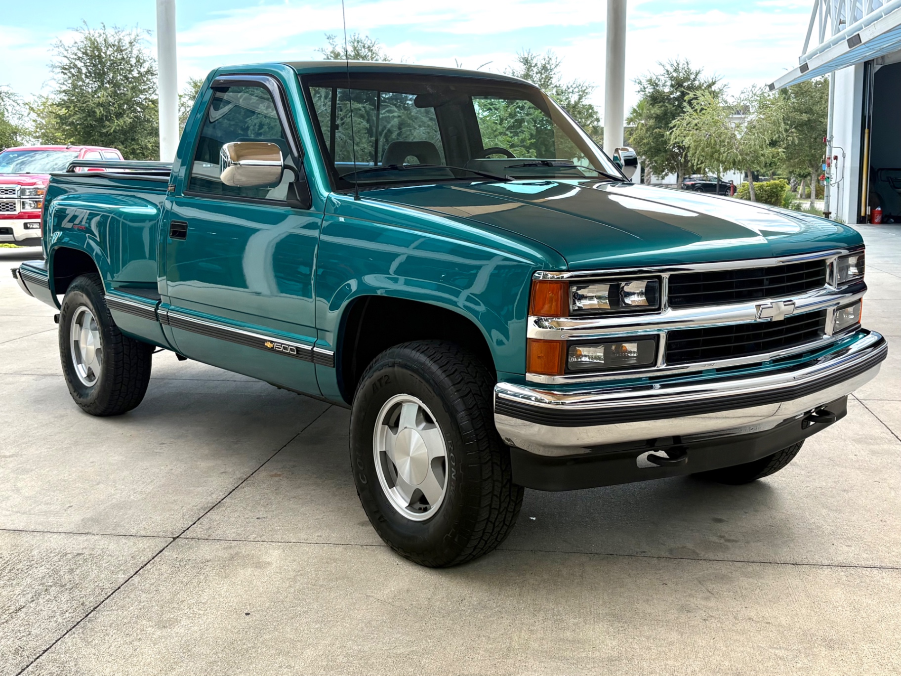 Vehicle photo 4