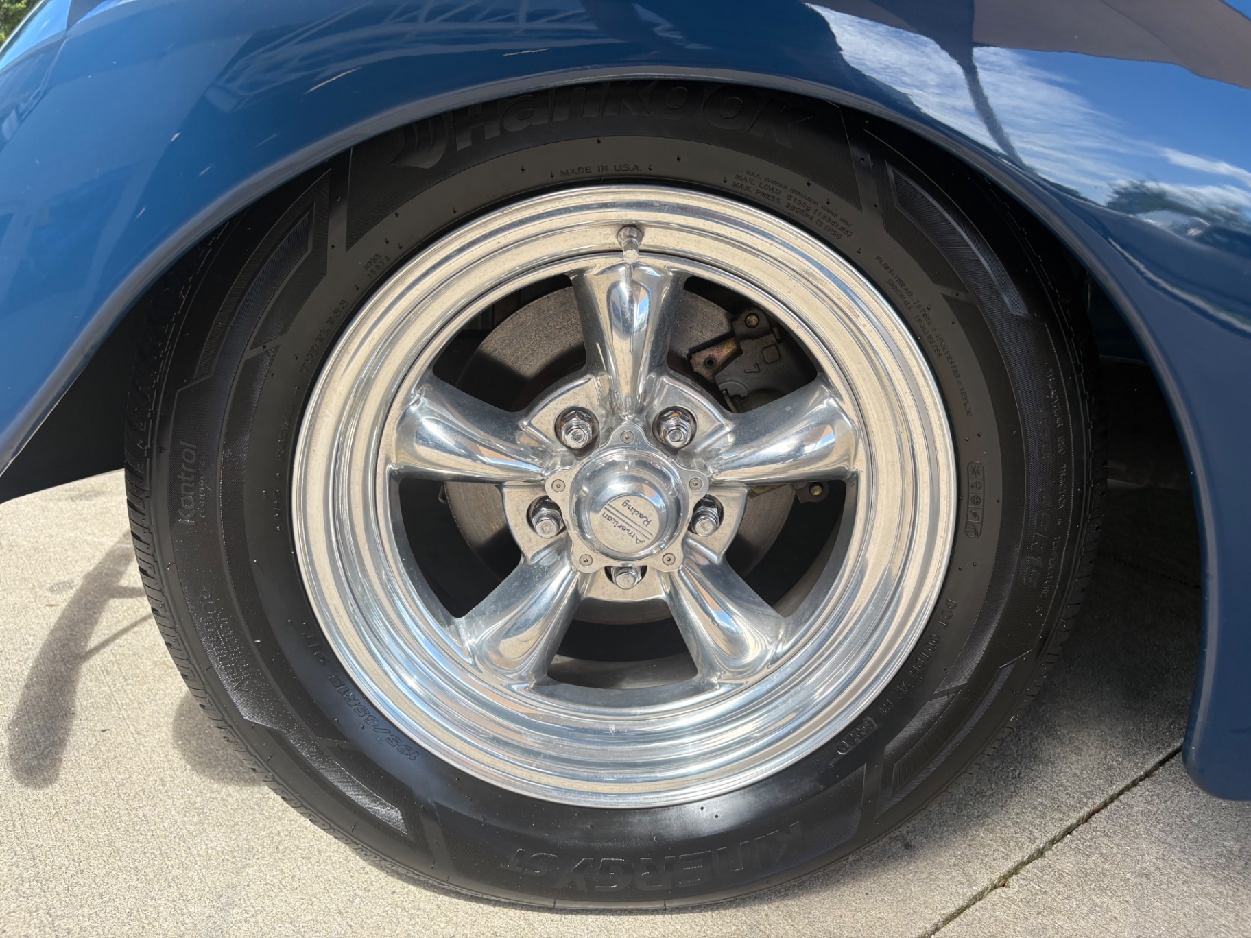 Vehicle photo 19