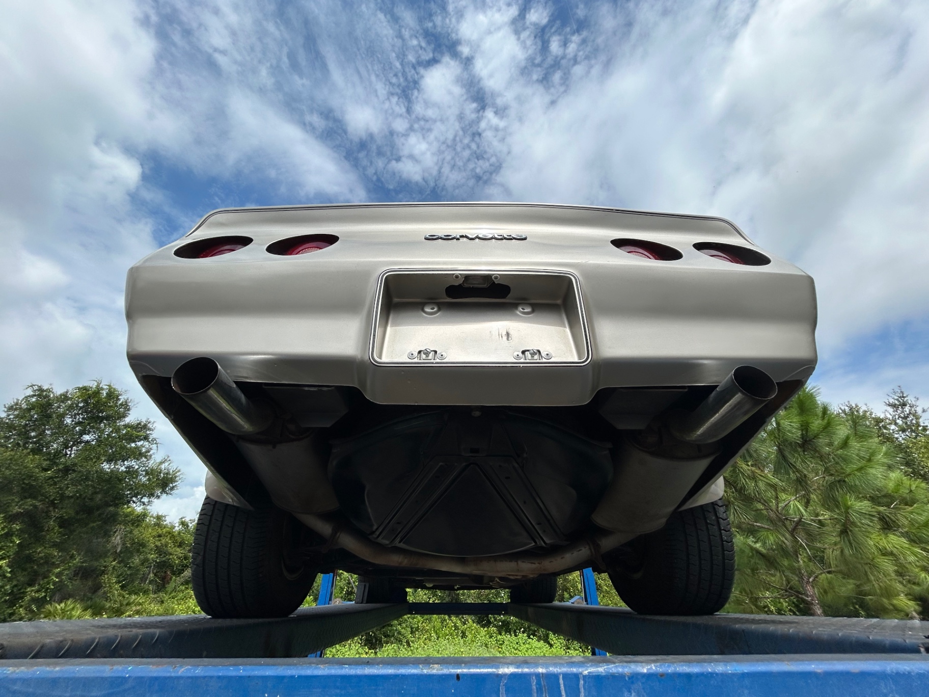 Vehicle photo 25