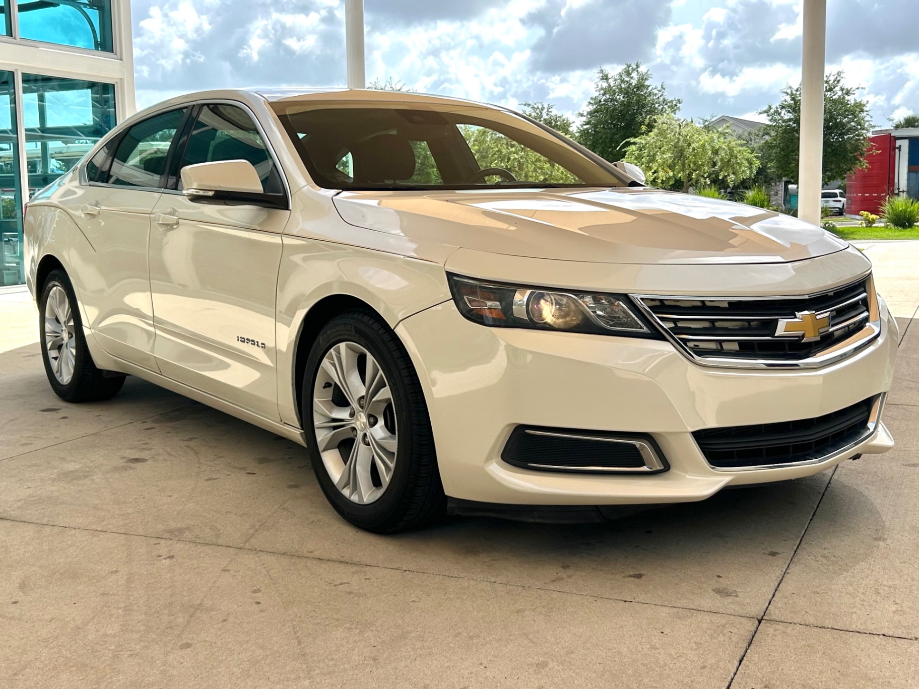 Vehicle photo 3
