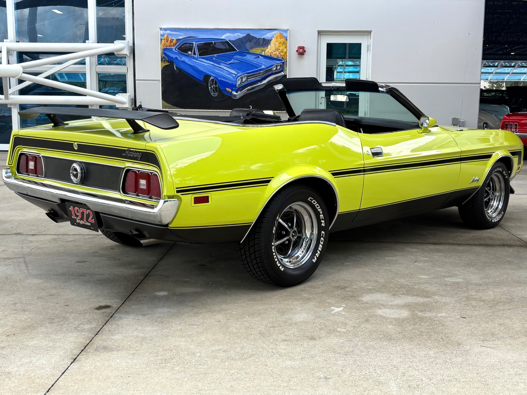 Vehicle photo 6