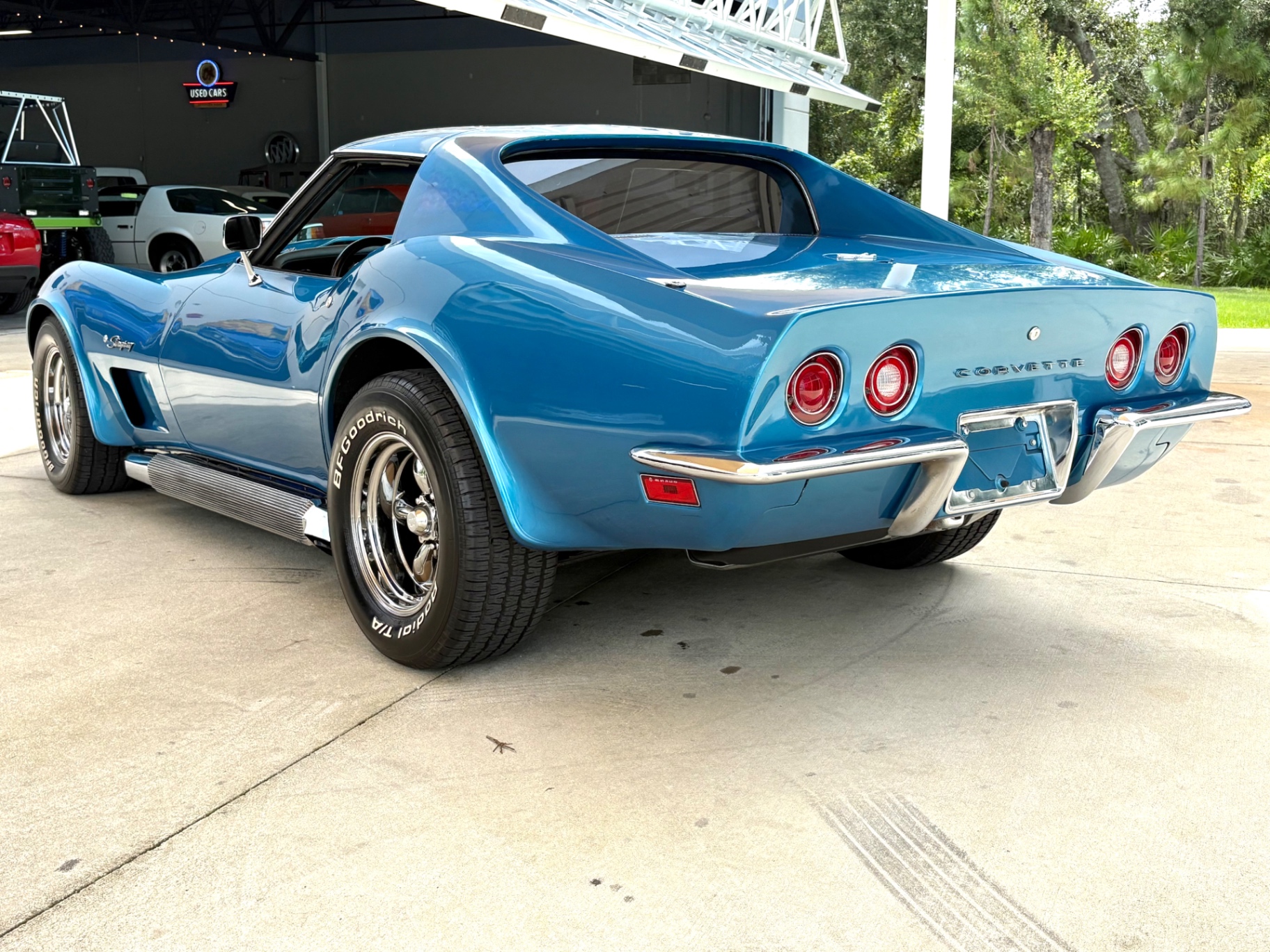Vehicle photo 9