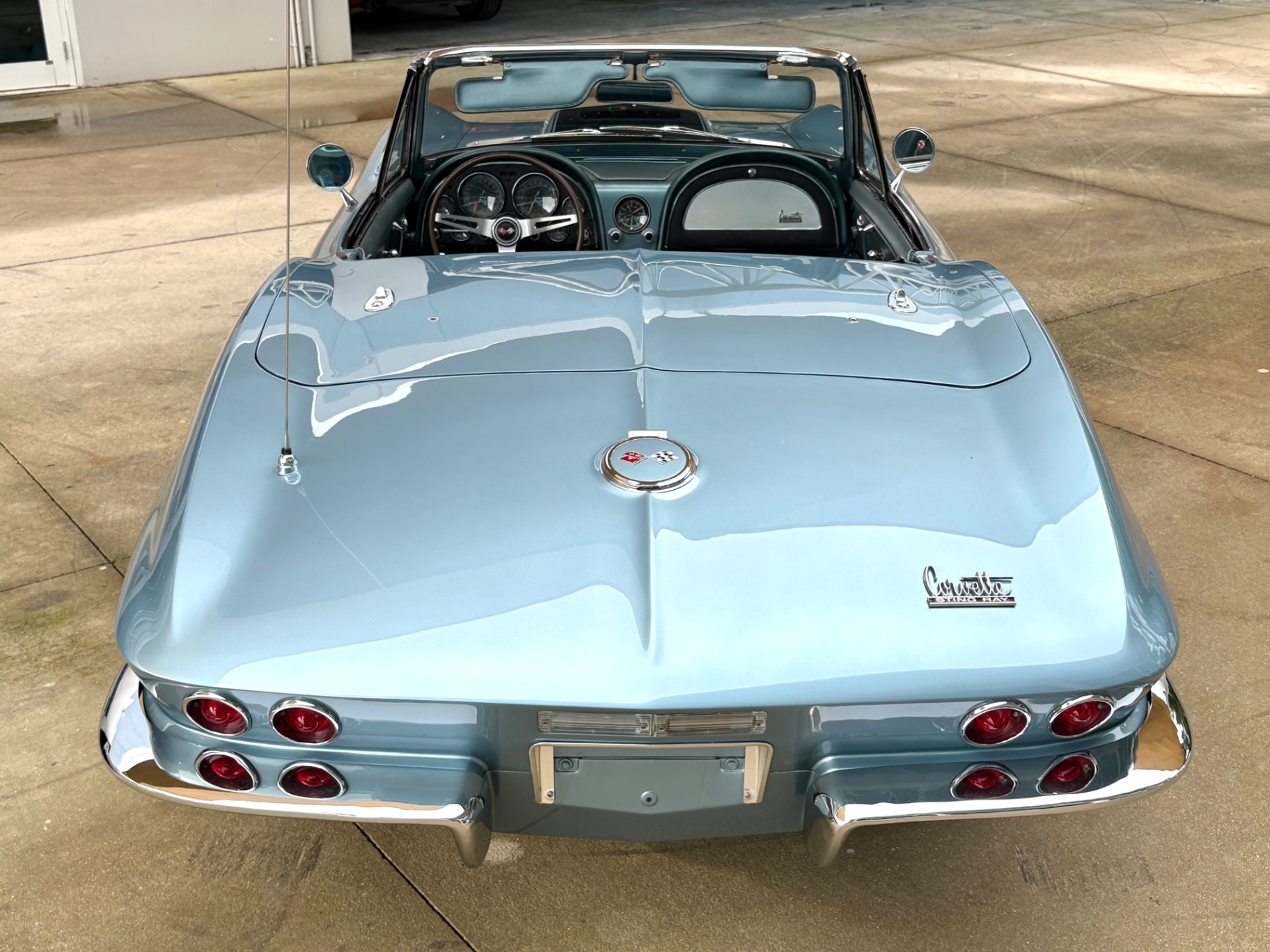 Vehicle photo 7