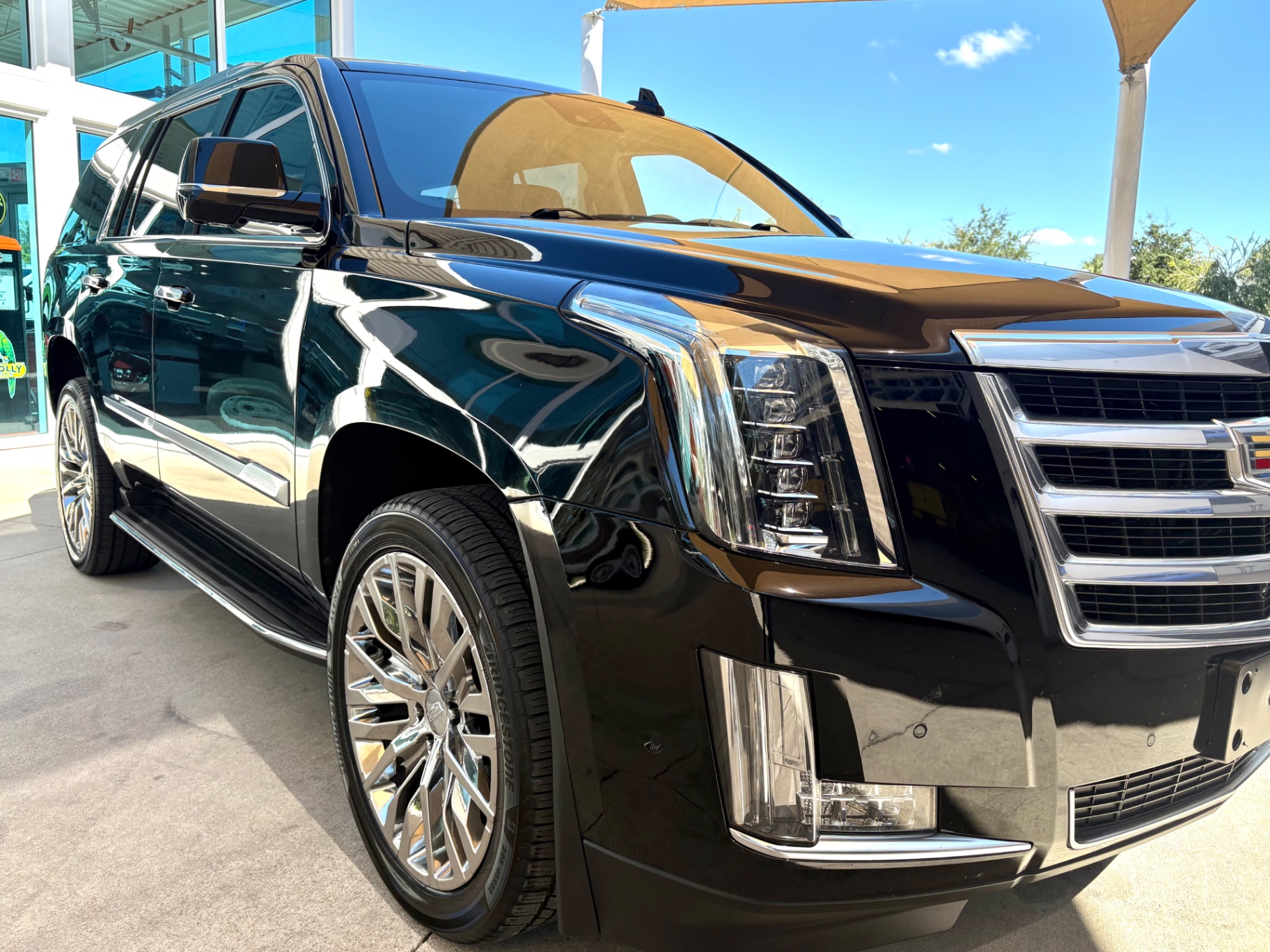 Vehicle photo 19
