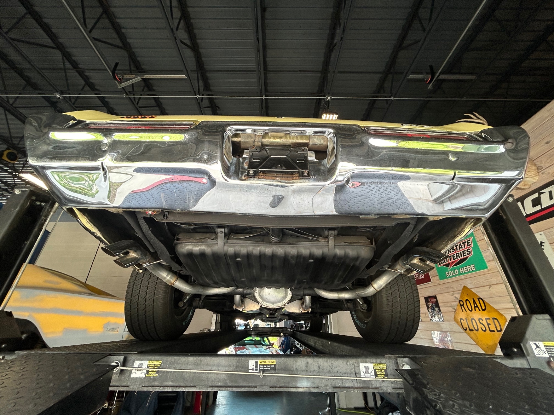 Vehicle photo 26