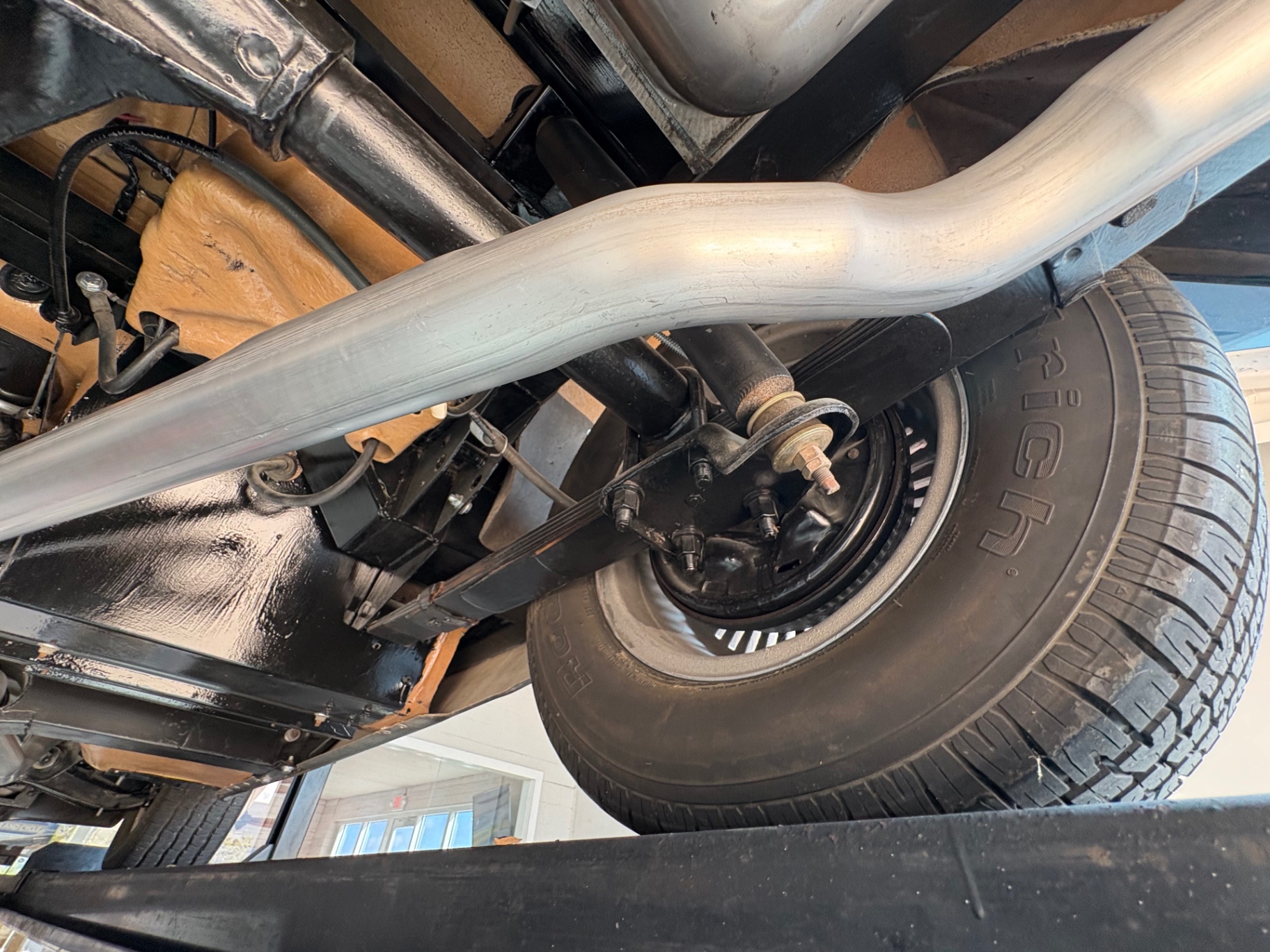 Vehicle photo 40
