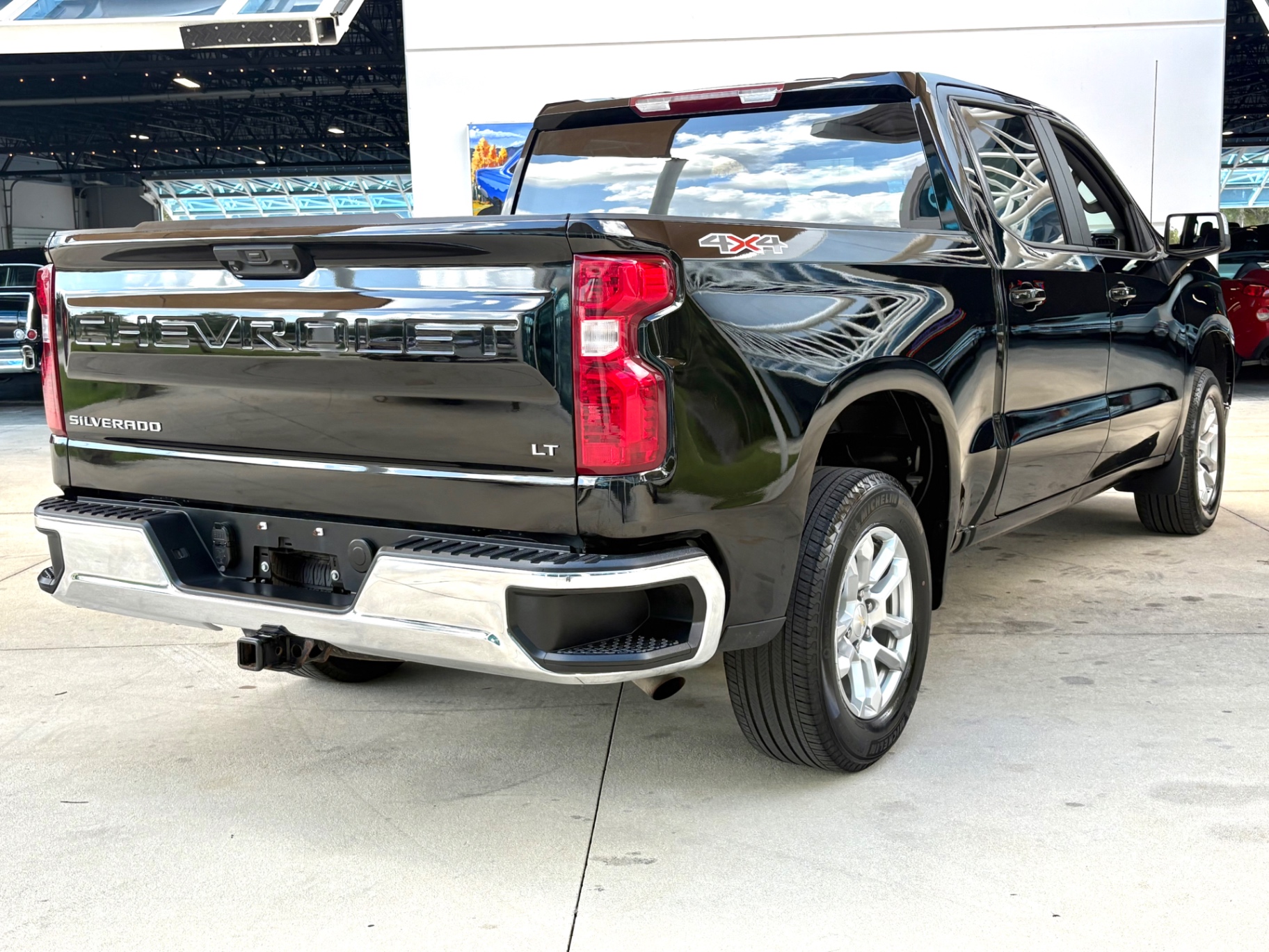 Vehicle photo 5