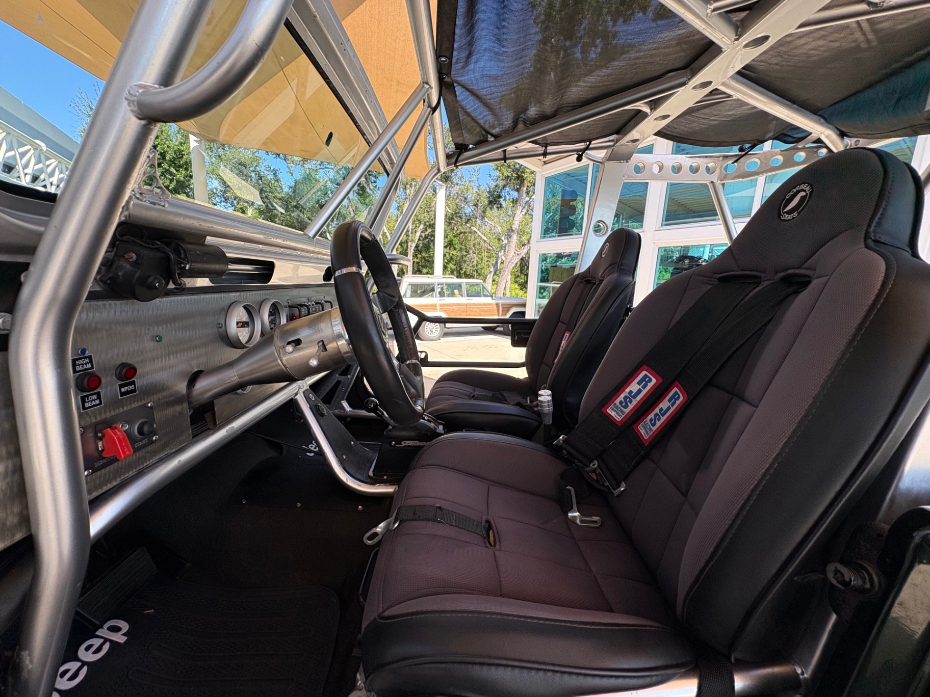 Vehicle photo 32