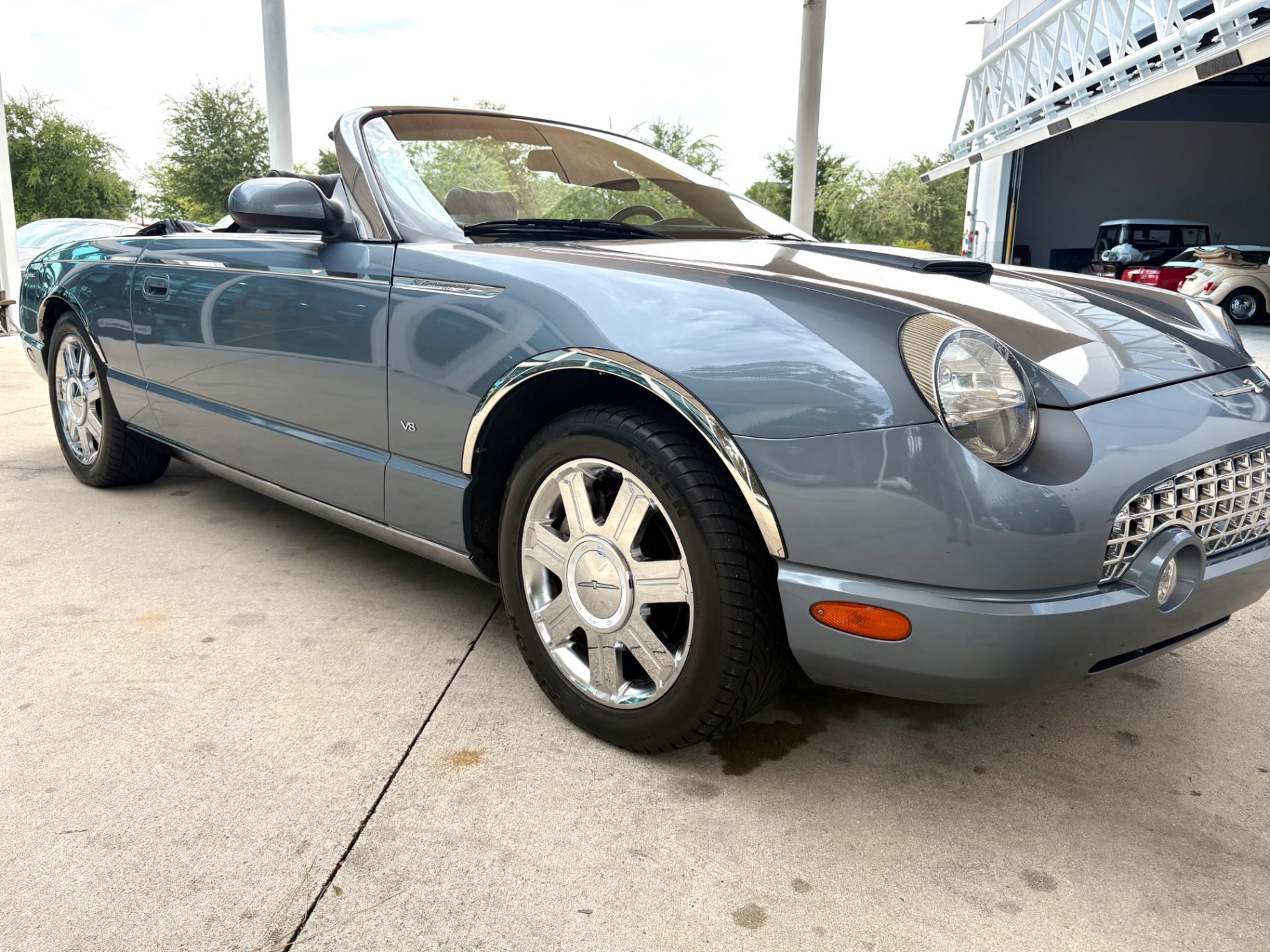 Vehicle photo 19
