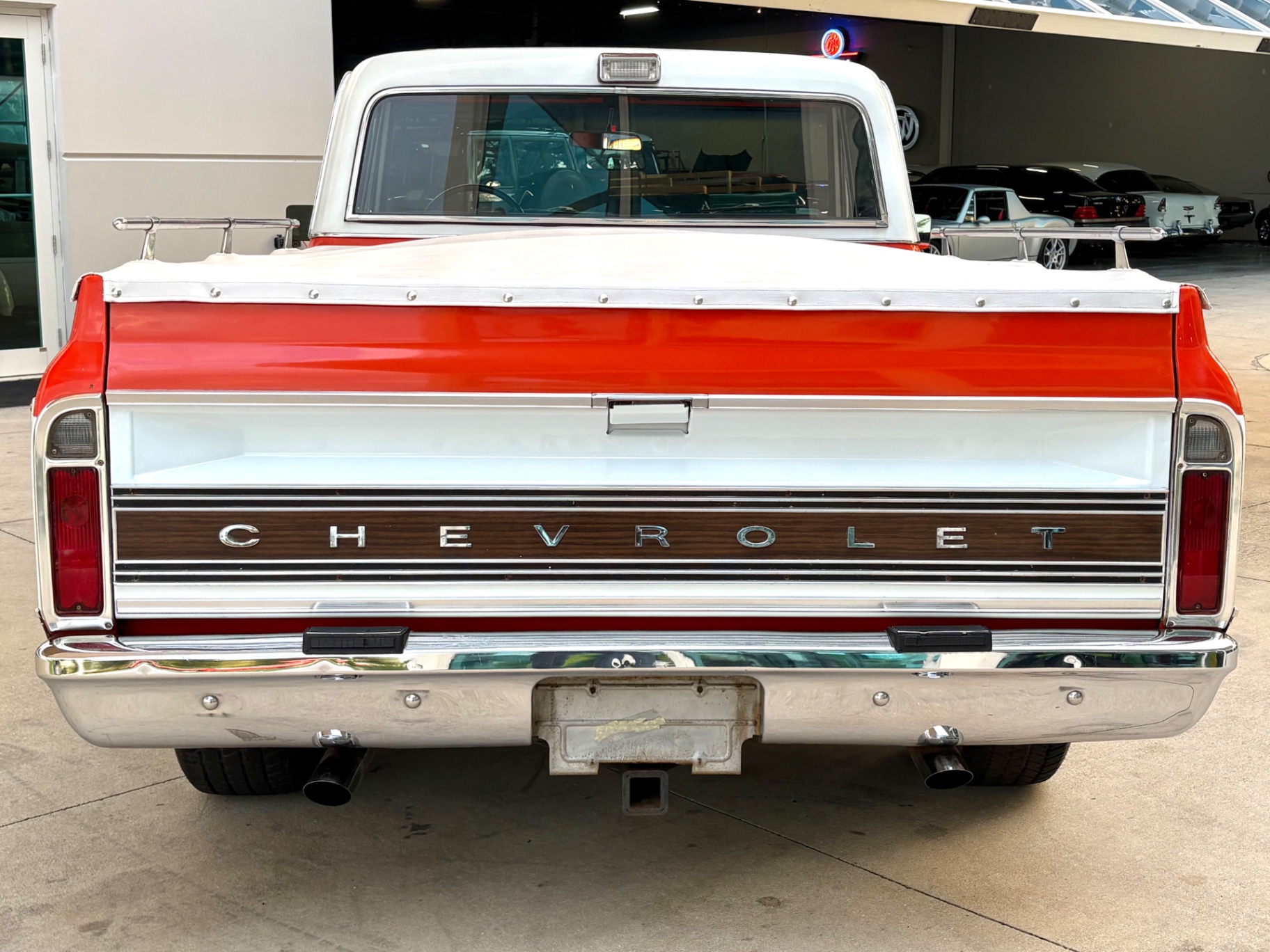 Vehicle photo 7