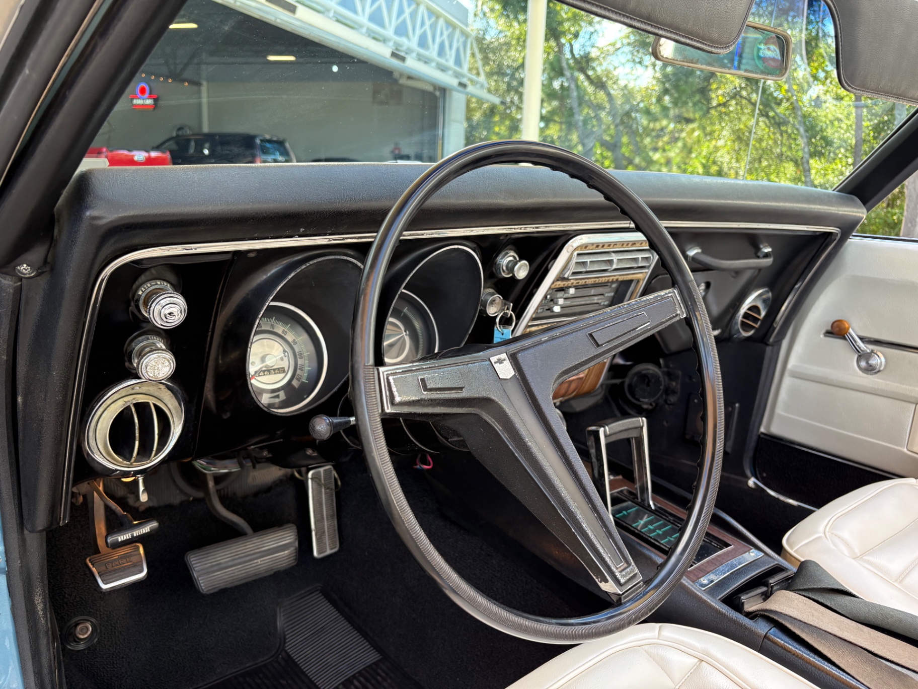 Vehicle photo 38