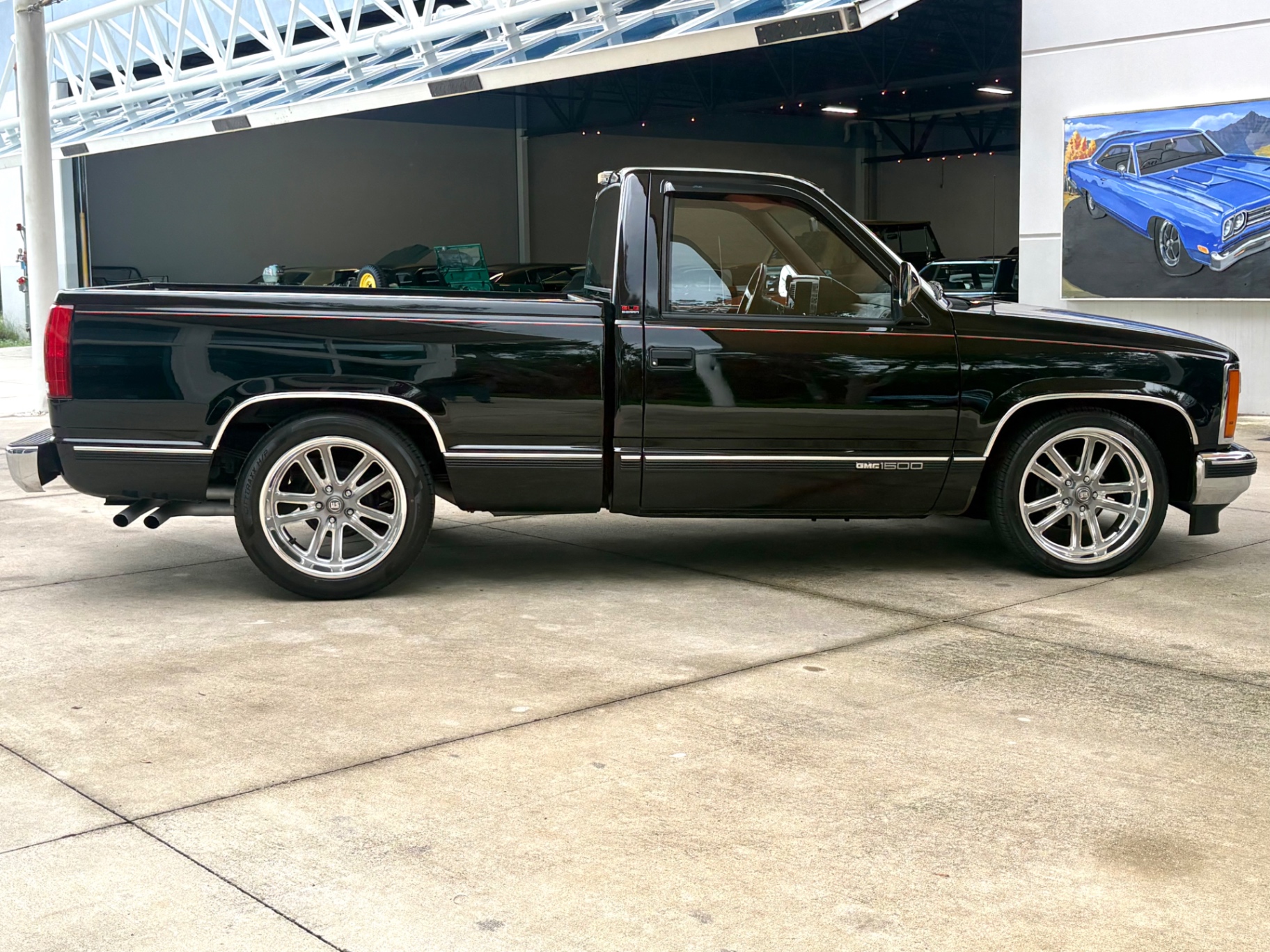 Vehicle photo 5