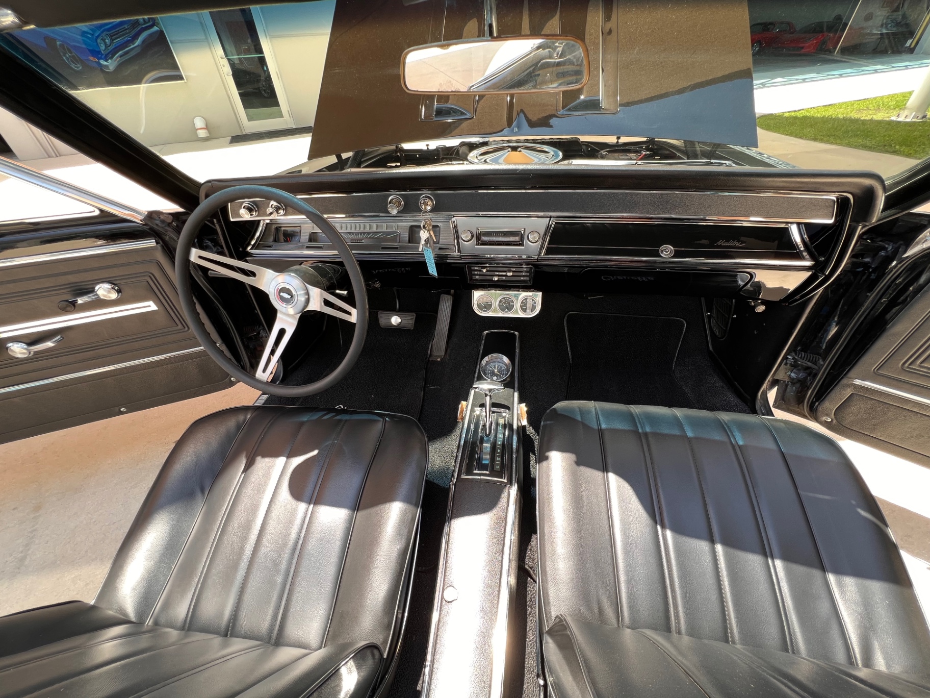 Vehicle photo 35