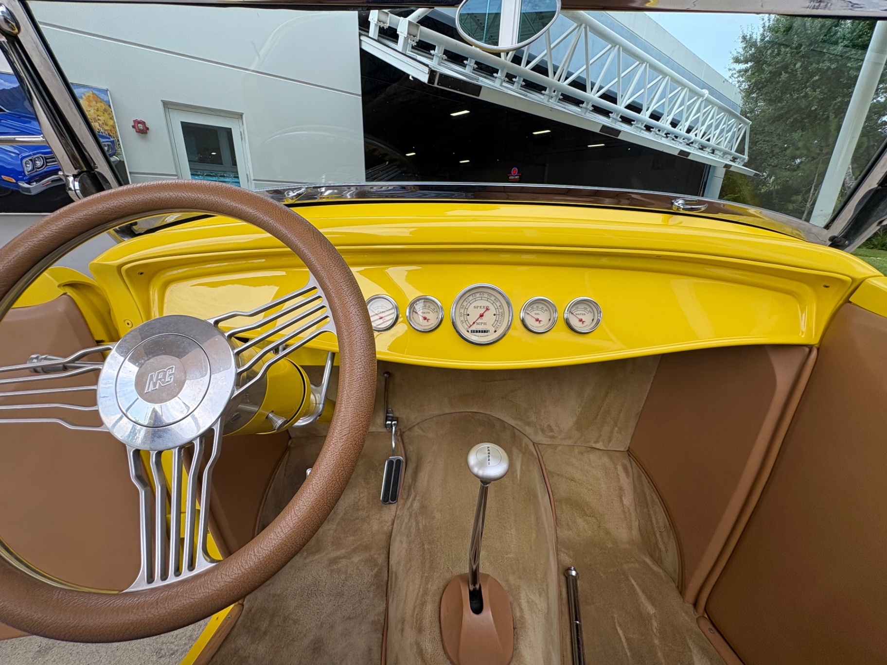 Vehicle photo 38
