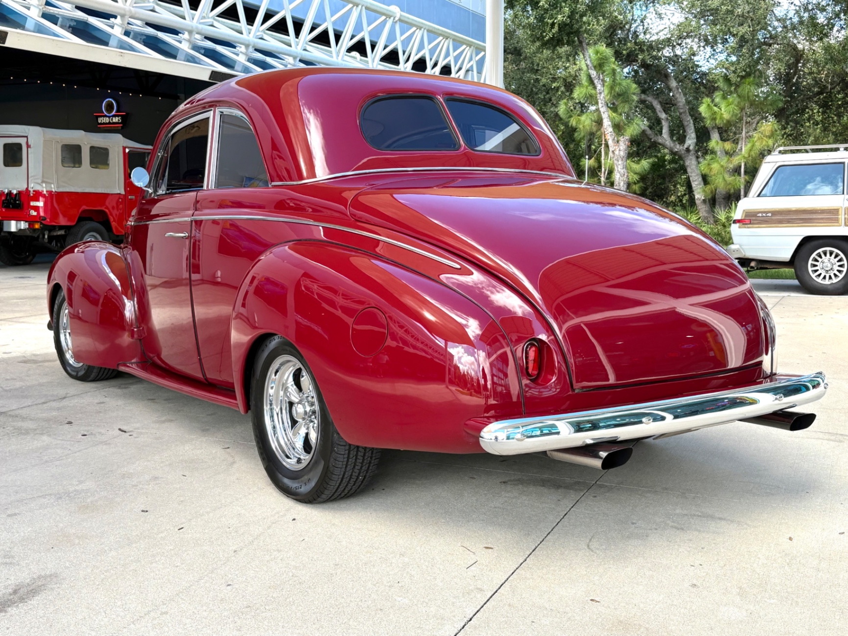 Vehicle photo 8