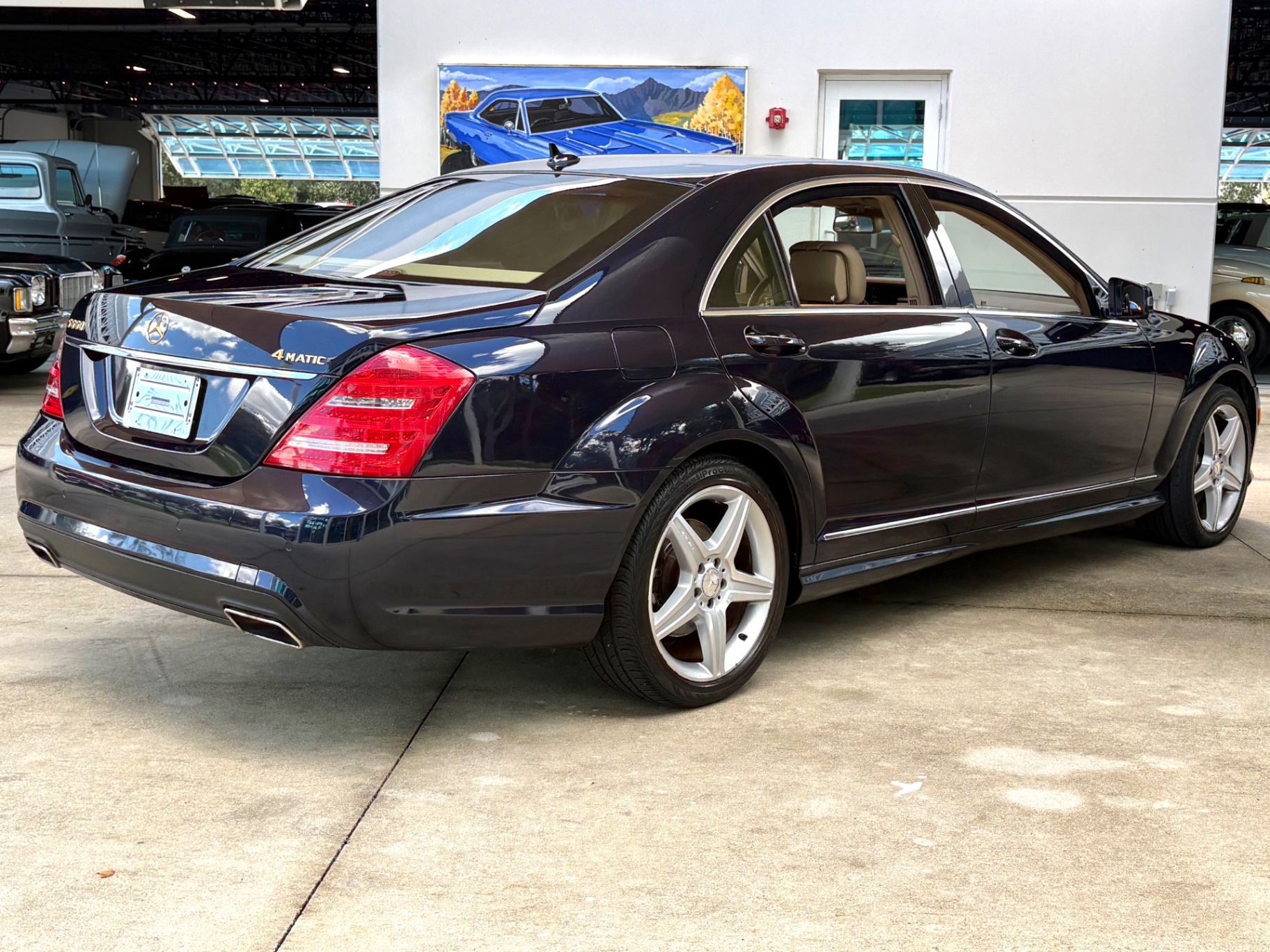 Vehicle photo 6