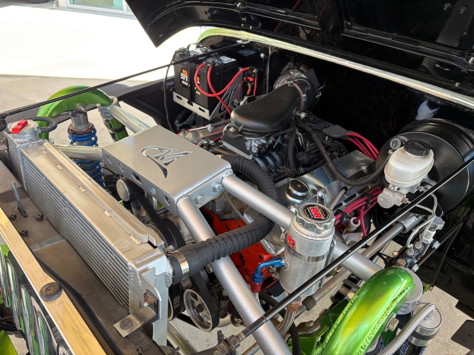 Vehicle photo 28
