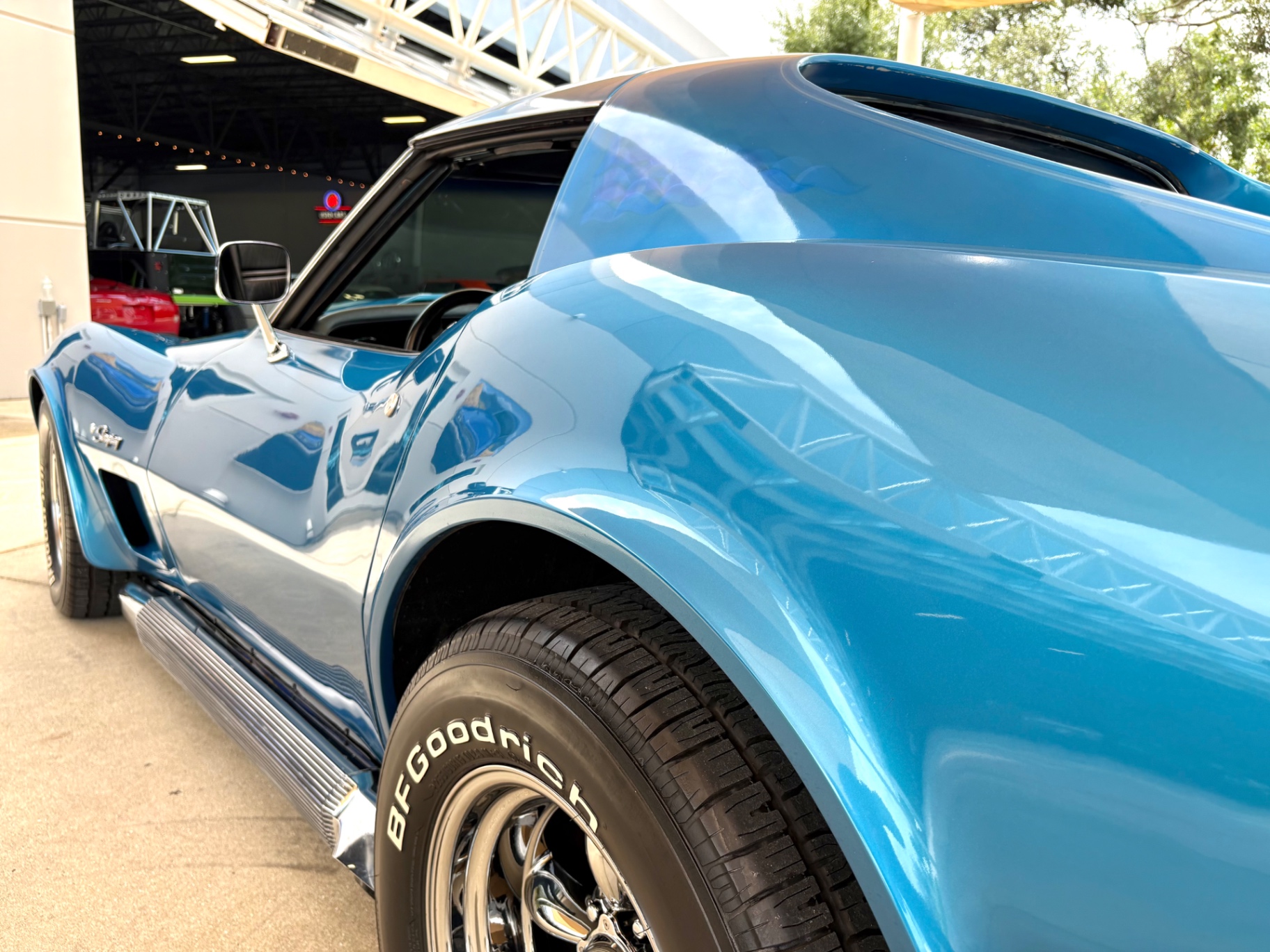 Vehicle photo 14