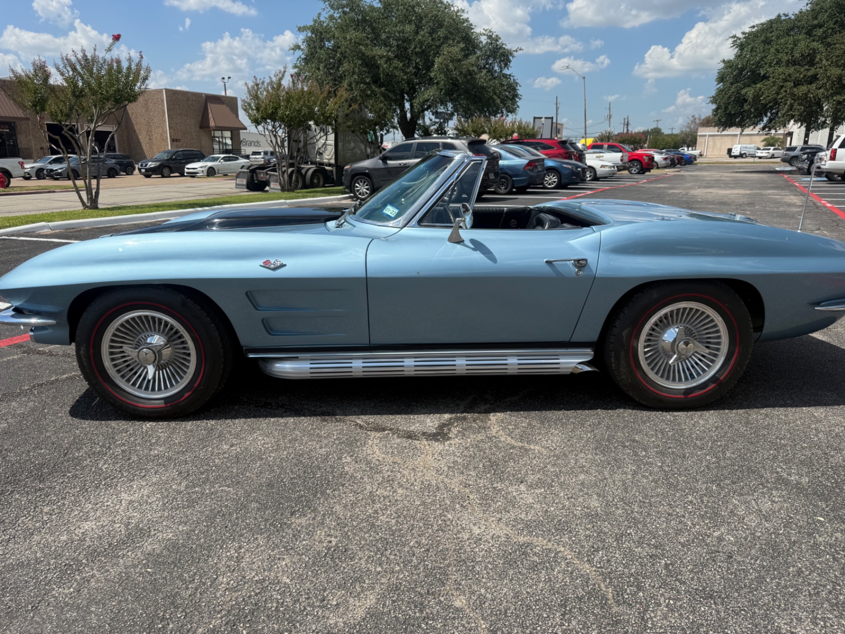 Vehicle photo 5