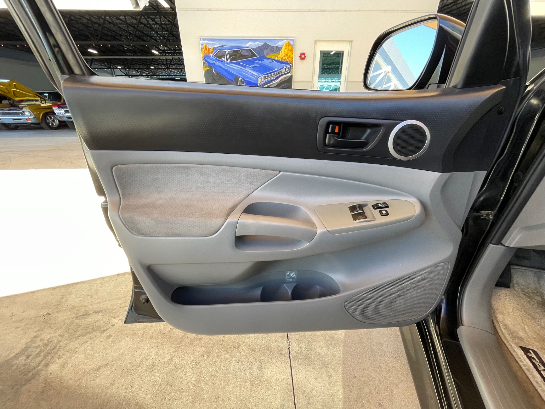 Vehicle photo 24
