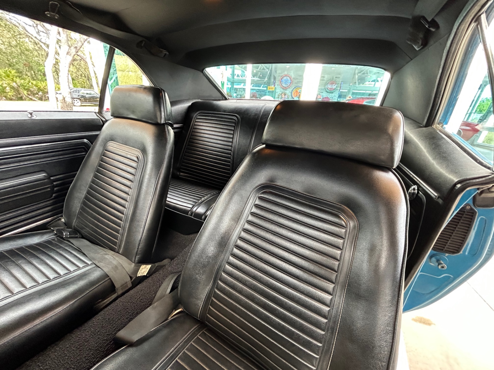 Vehicle photo 23
