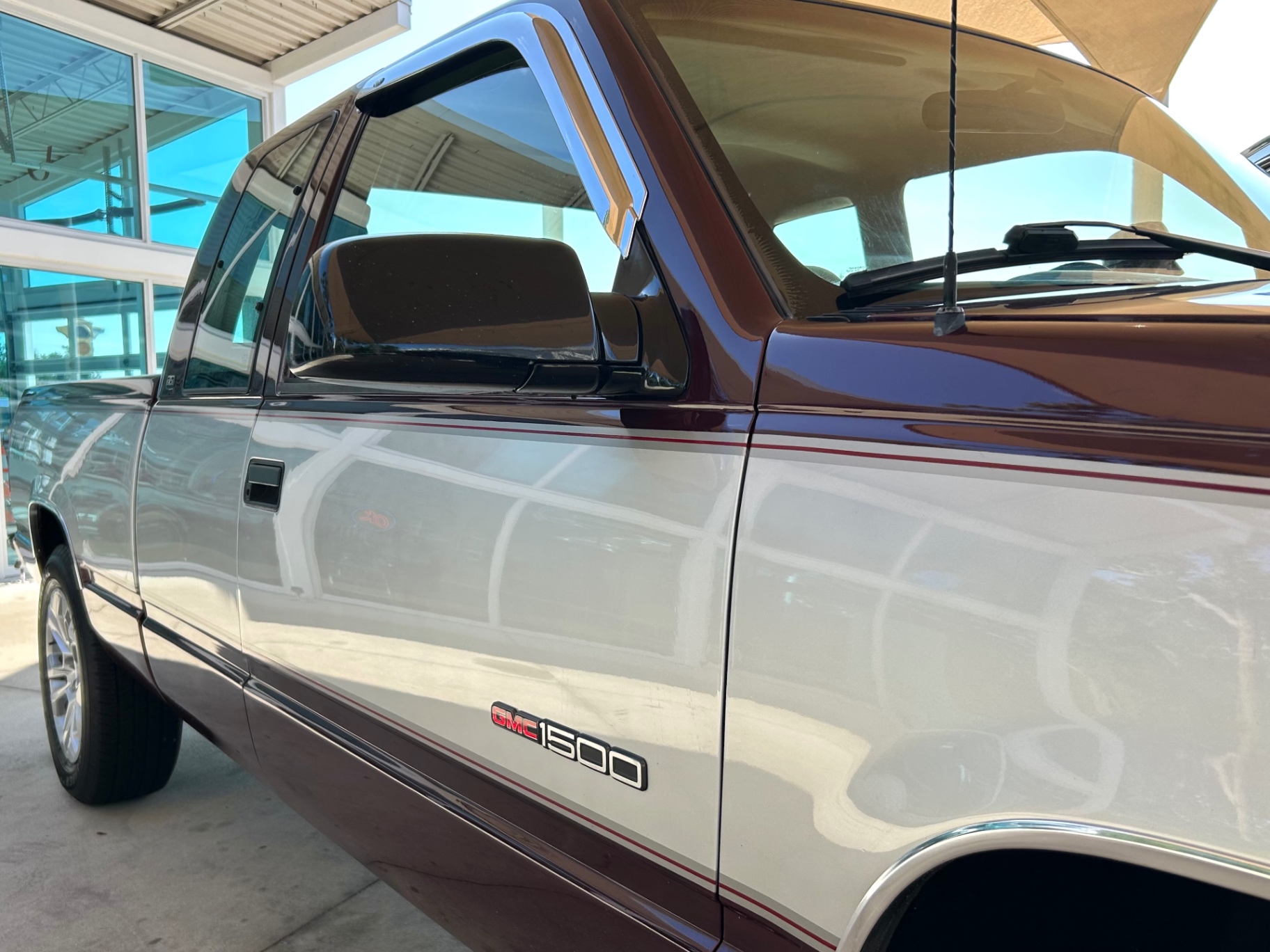 Vehicle photo 17