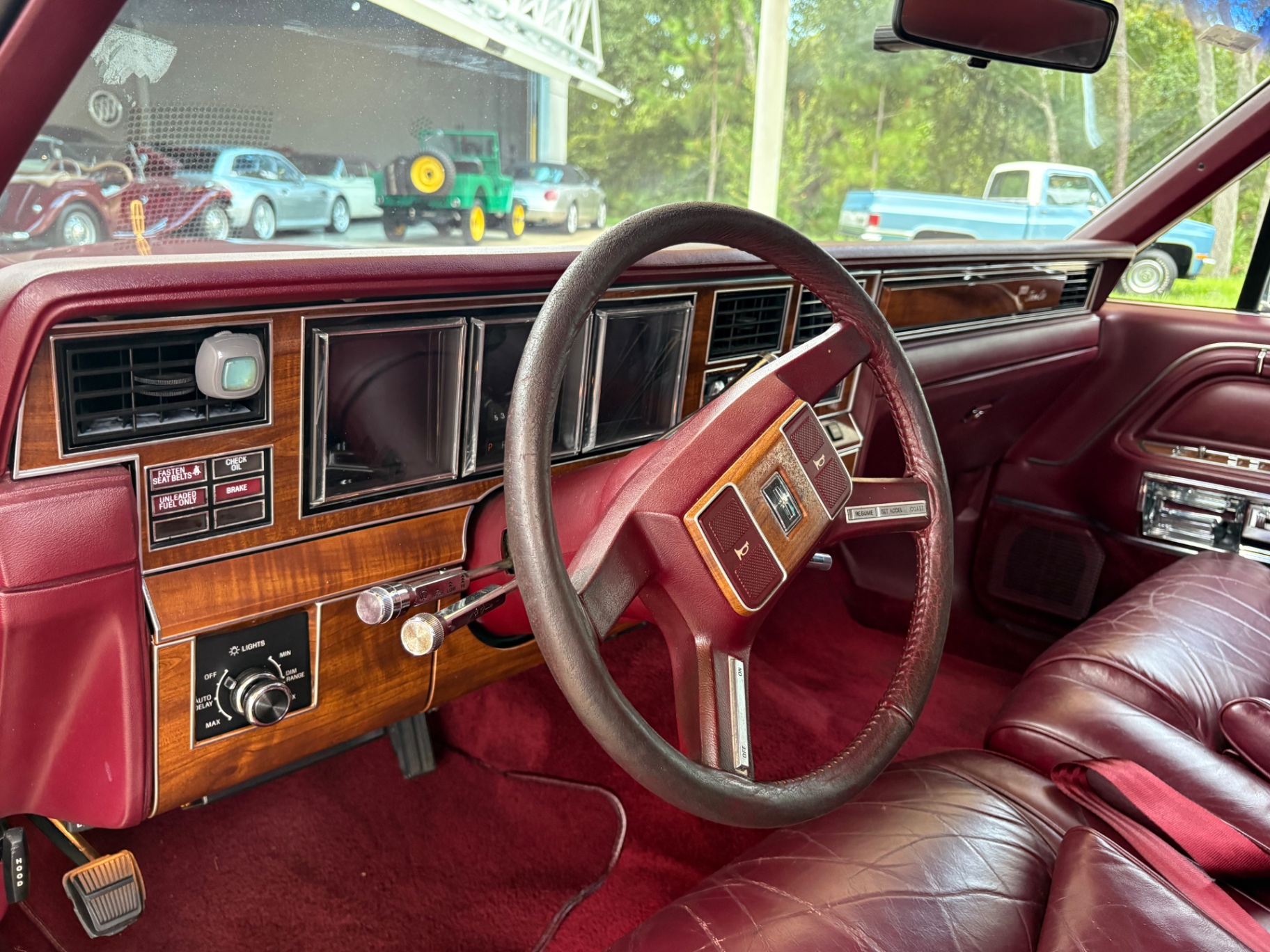 Vehicle photo 34