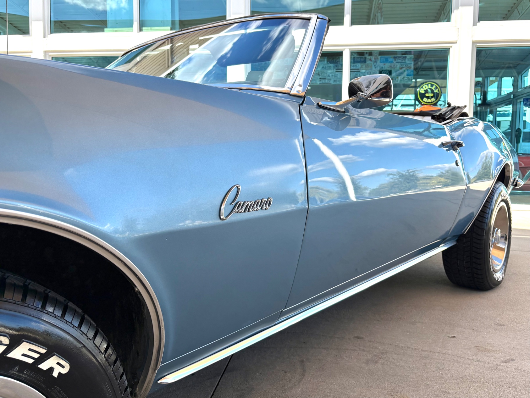 Vehicle photo 13