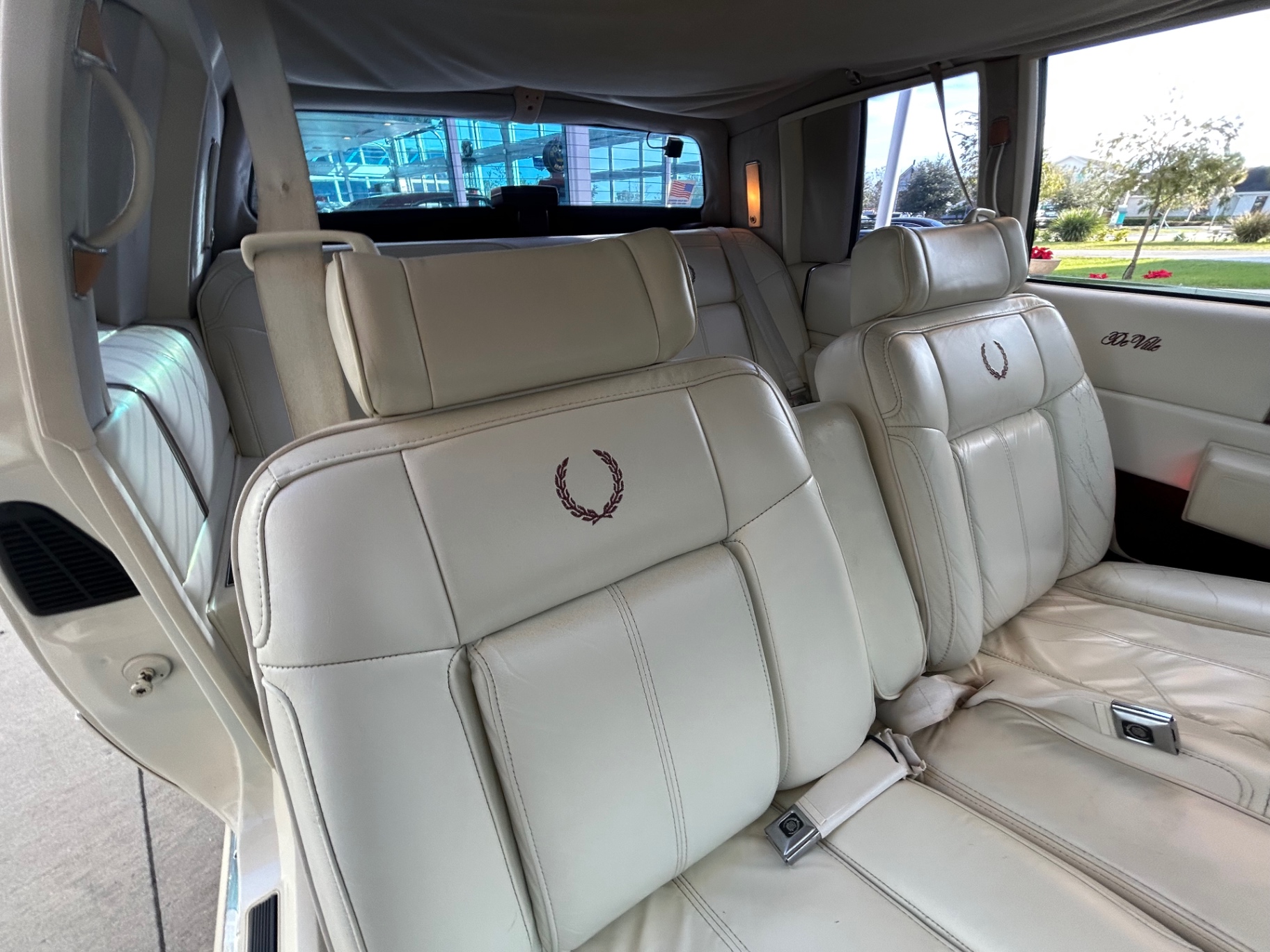 Vehicle photo 24