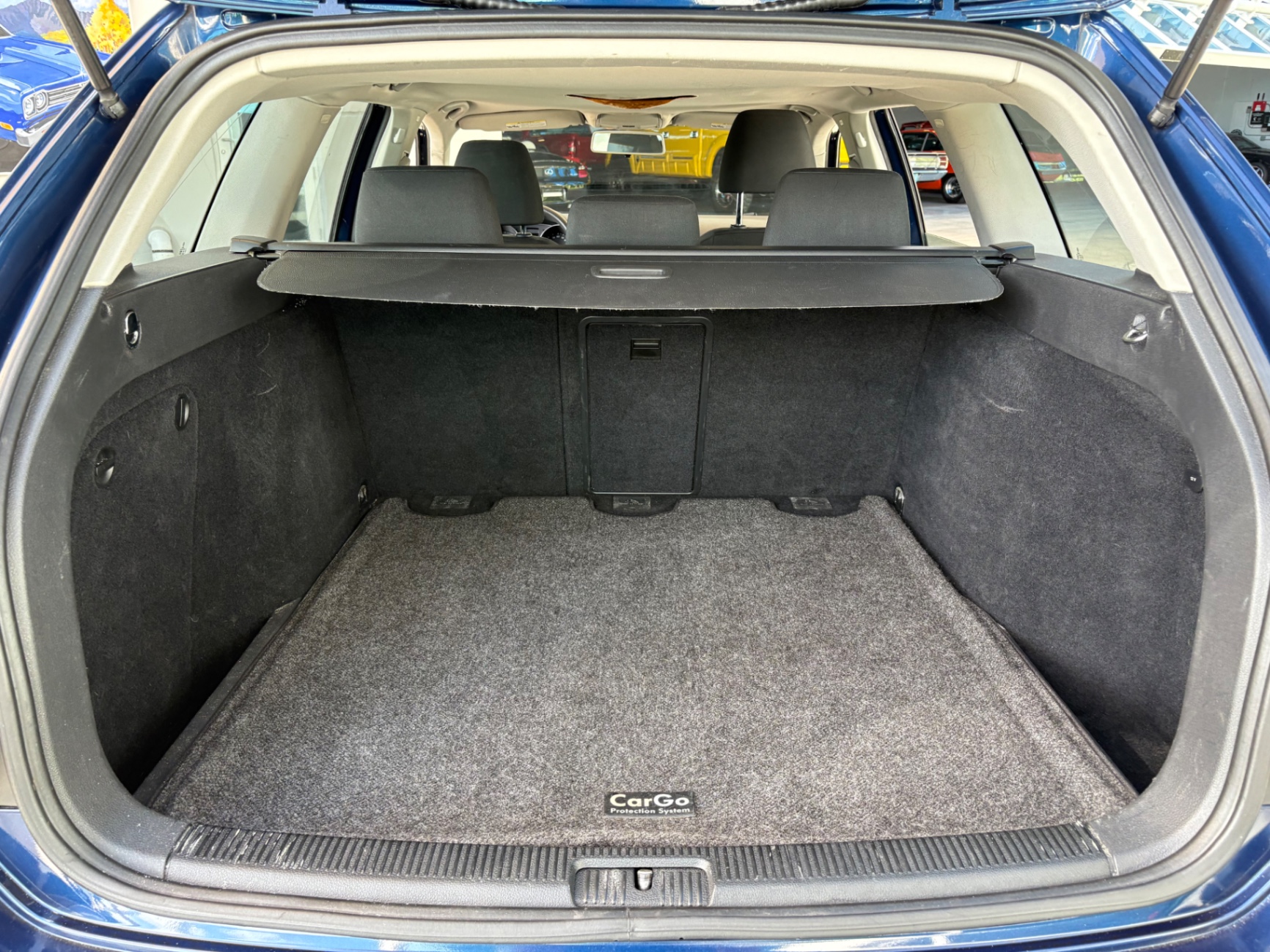 Vehicle photo 7