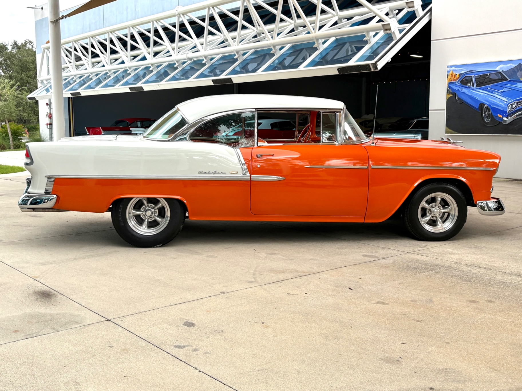 Vehicle photo 5