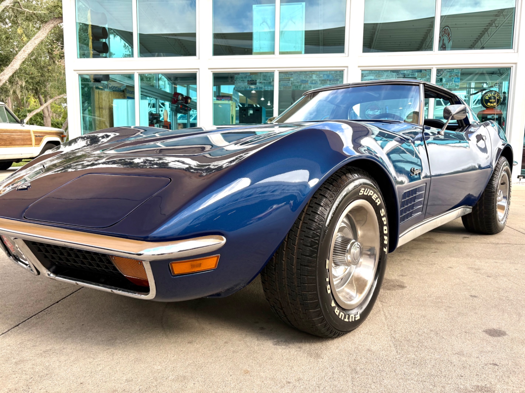 Vehicle photo 12