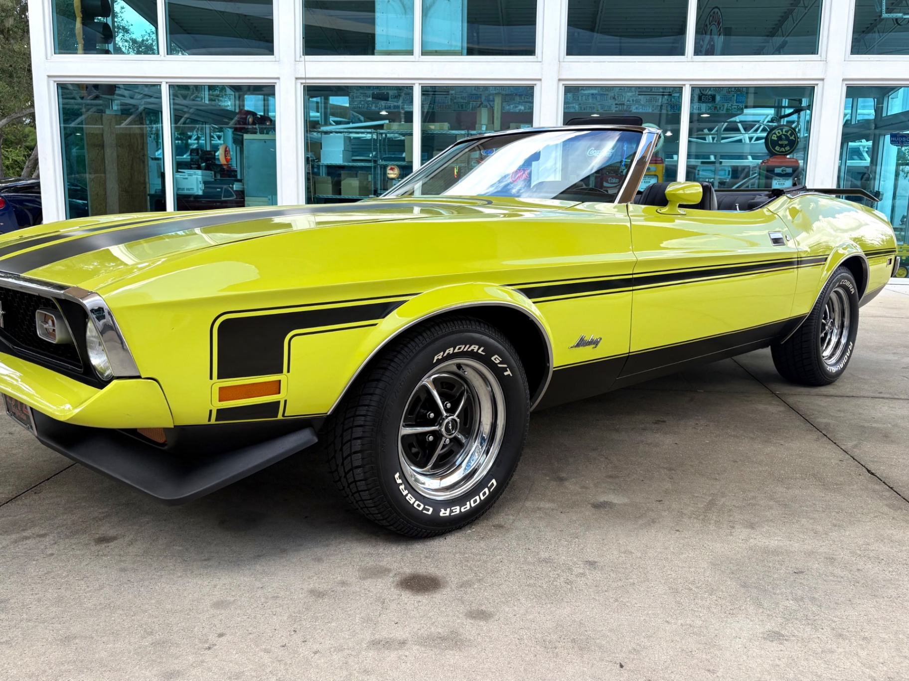 Vehicle photo 12