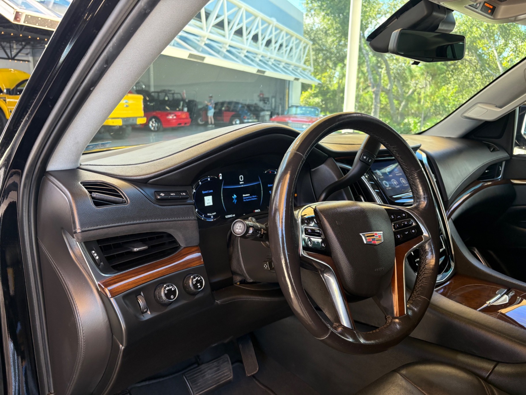 Vehicle photo 30